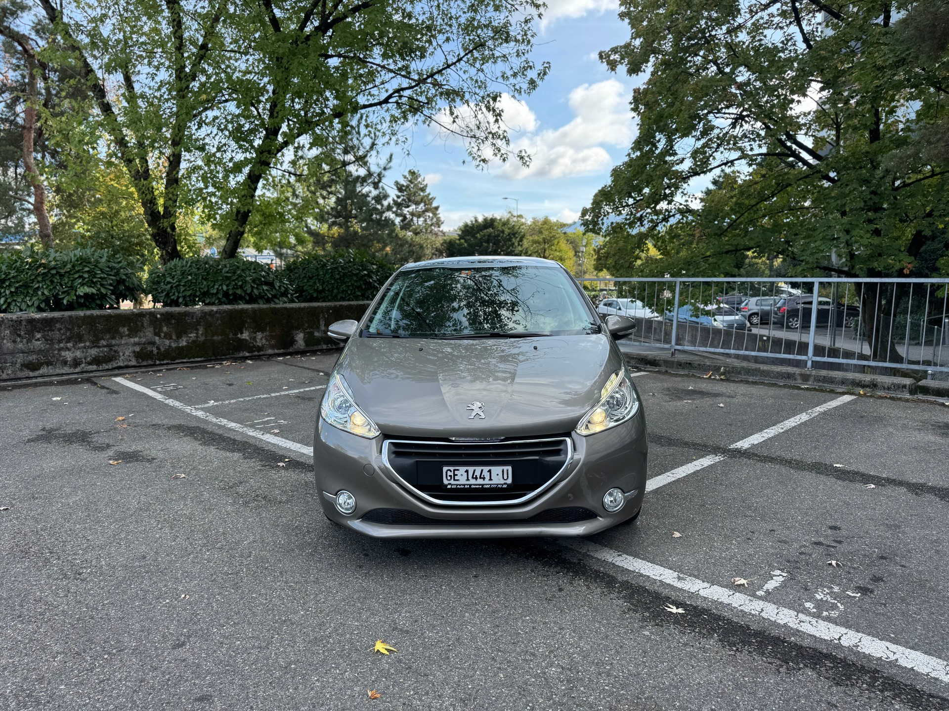 PEUGEOT 208 1.6 VTI Roland Garros Automatik-image-2