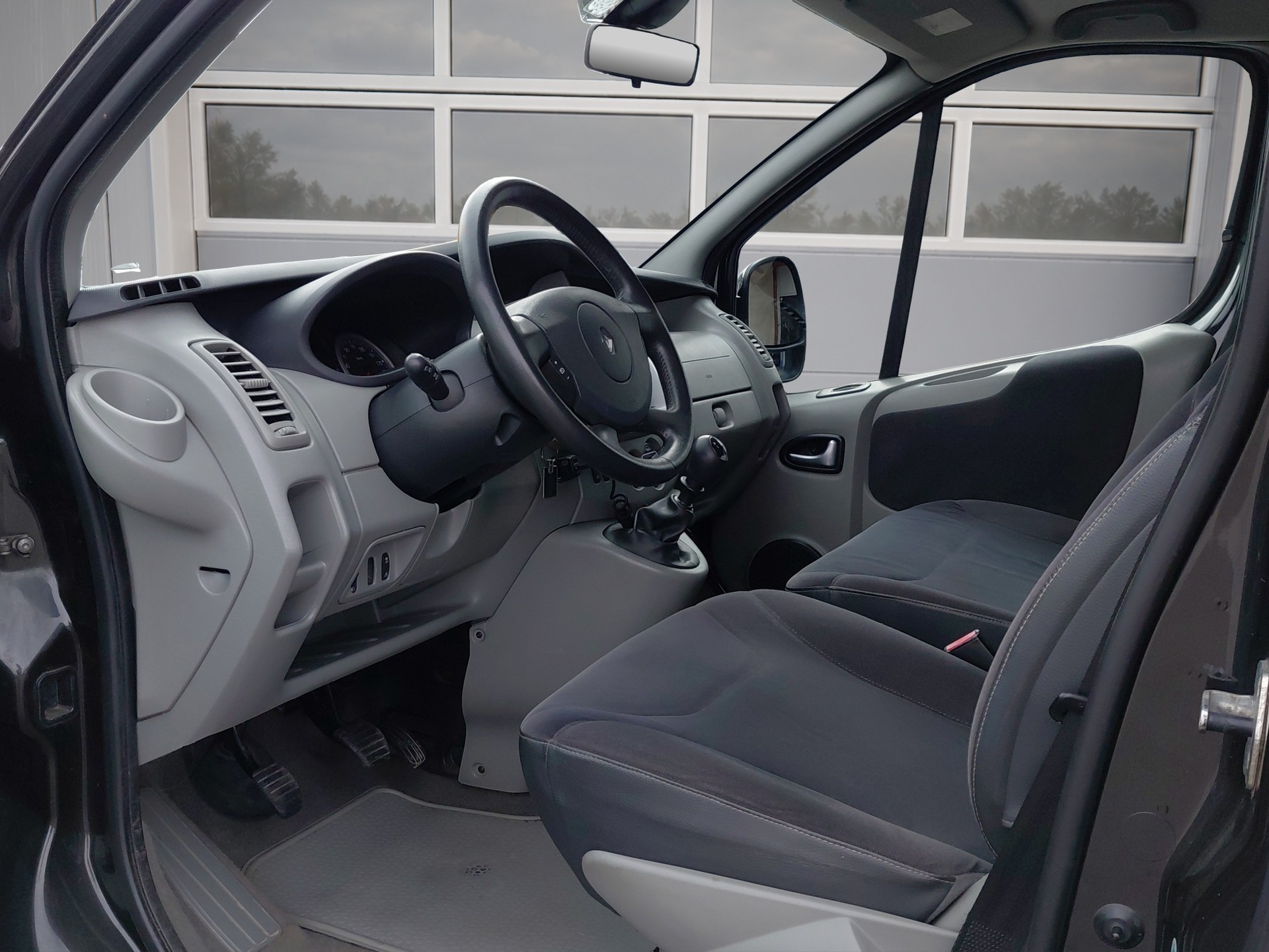 RENAULT Trafic 2.0 dCi Eco Grand Passenger Black Edition-image-7