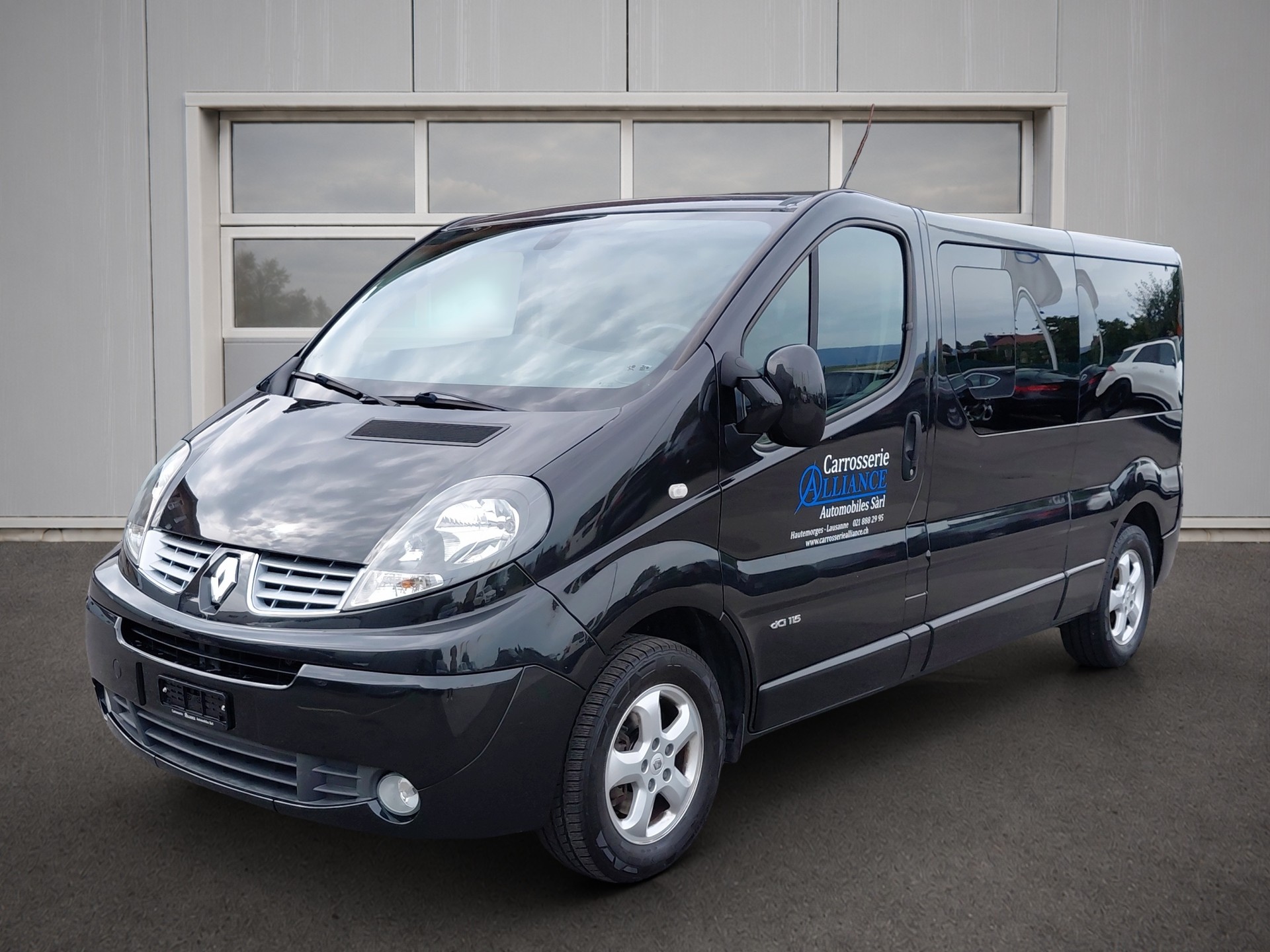 RENAULT Trafic 2.0 dCi Eco Grand Passenger Black Edition-image-2