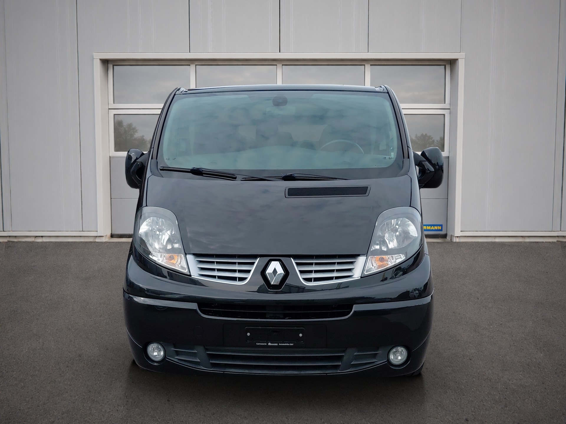 RENAULT Trafic 2.0 dCi Eco Grand Passenger Black Edition-image-1