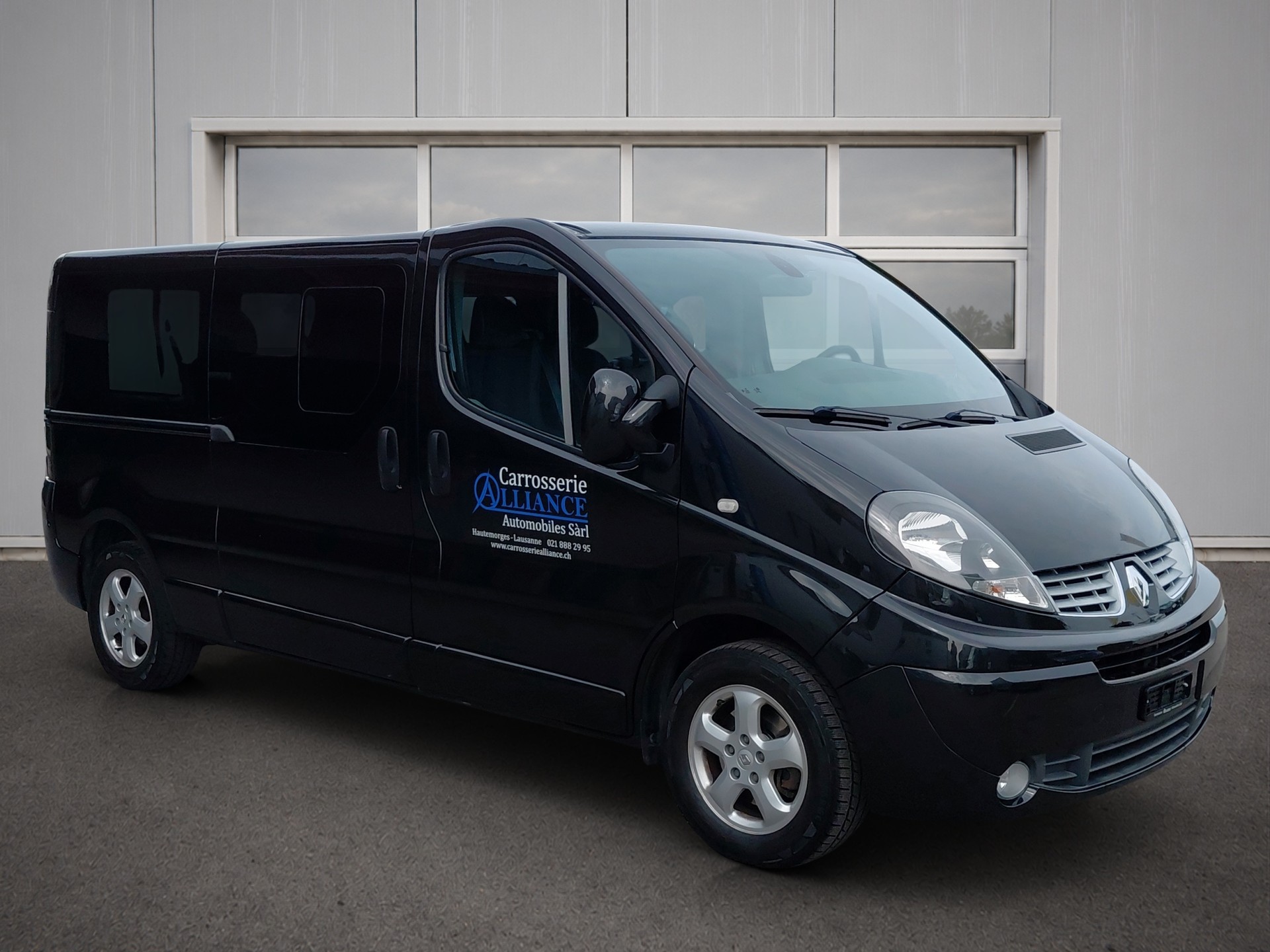RENAULT Trafic 2.0 dCi Eco Grand Passenger Black Edition-image-0