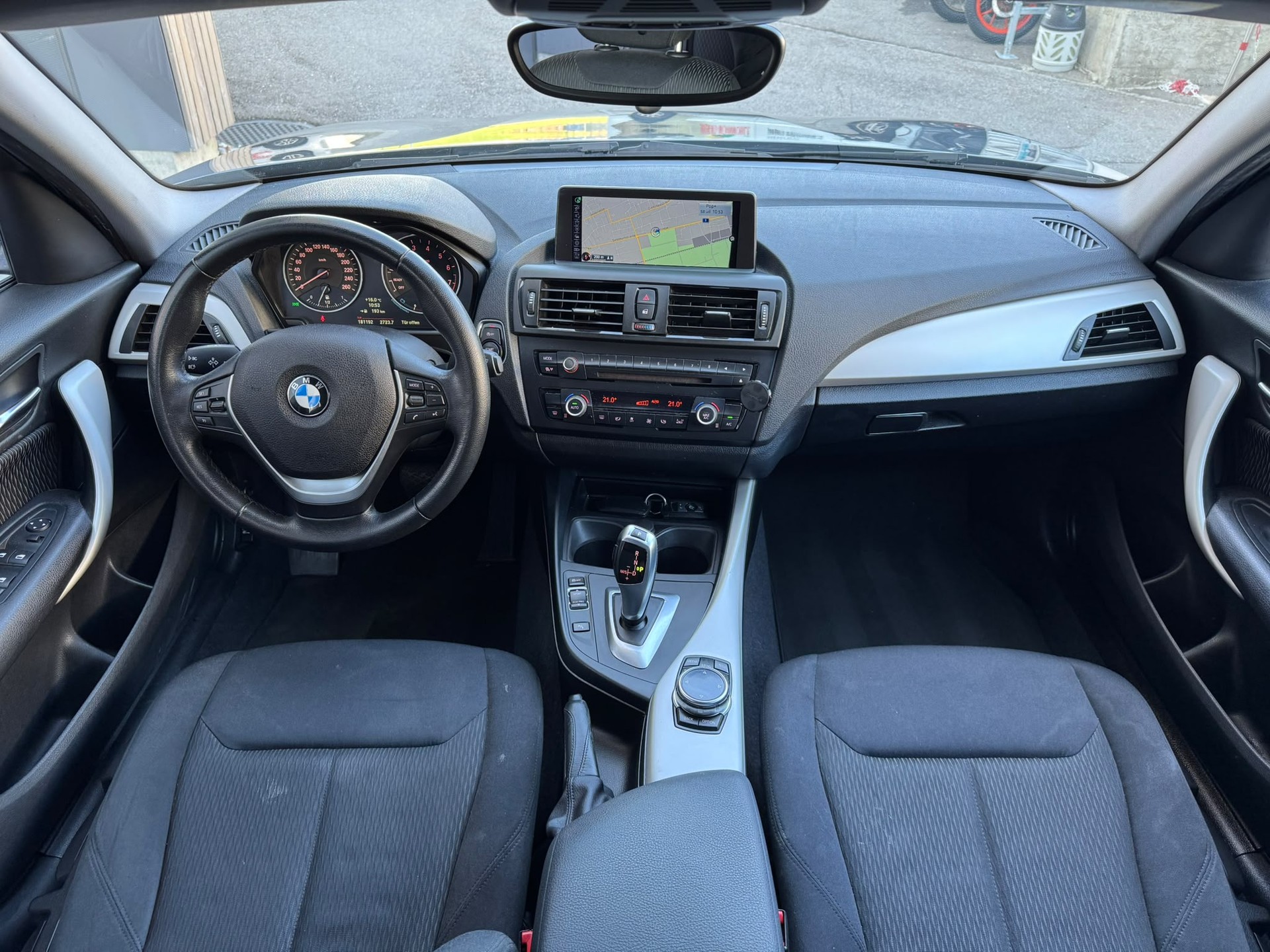 BMW 116i Urban Line Steptronic-image-8