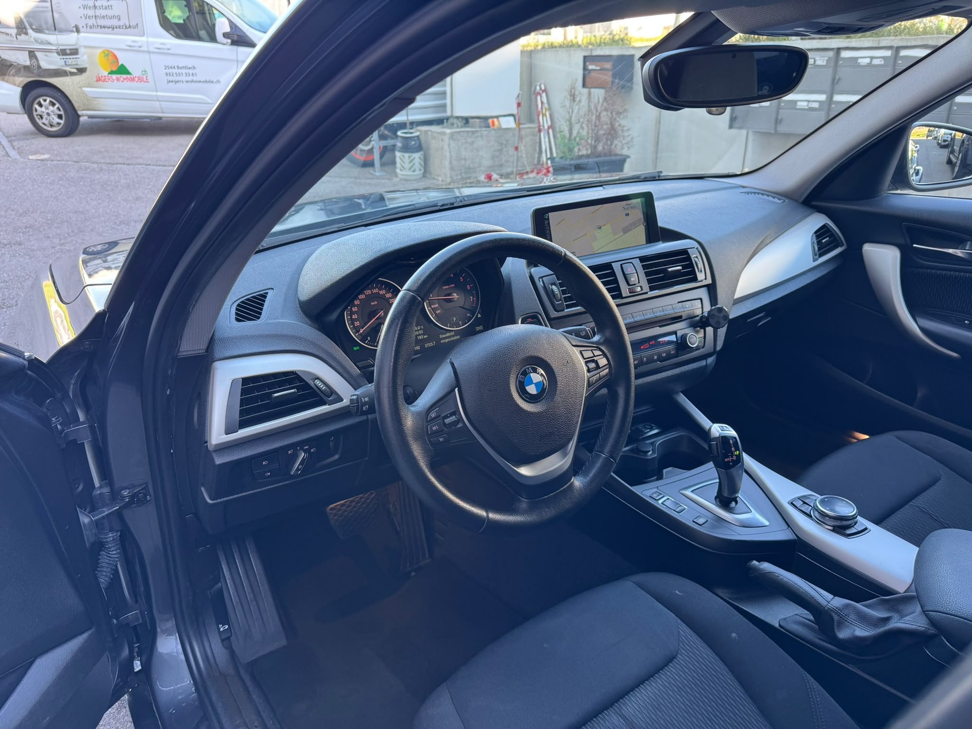 BMW 116i Urban Line Steptronic-image-9