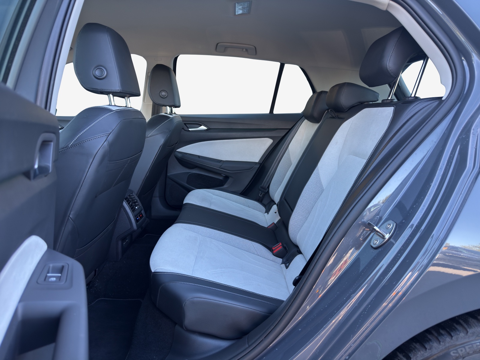 VW Golf 1.5 e TSI mHEV Style DSG-image-11