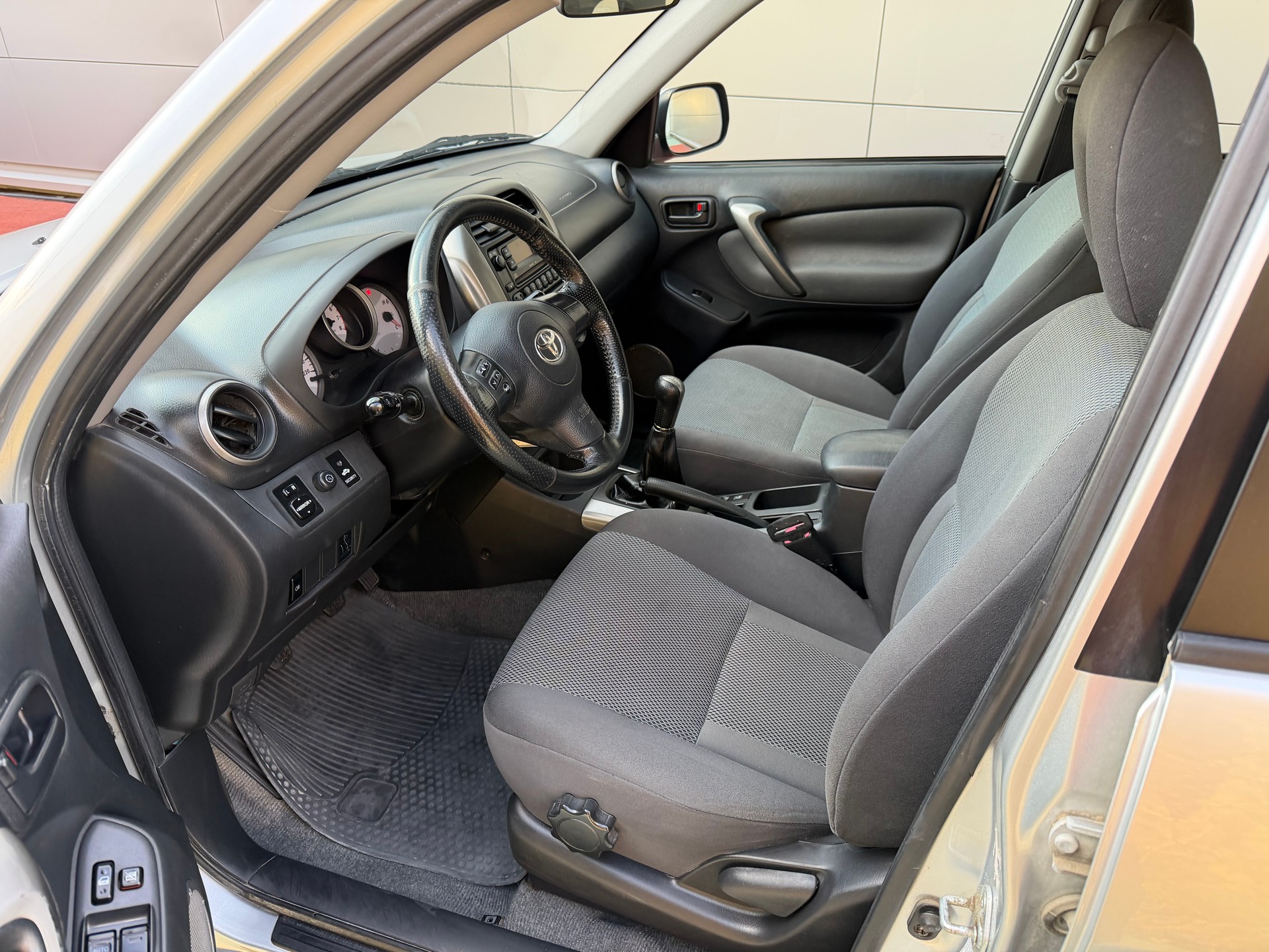 TOYOTA RAV-4 2.0 16V Linea Terra-image-8