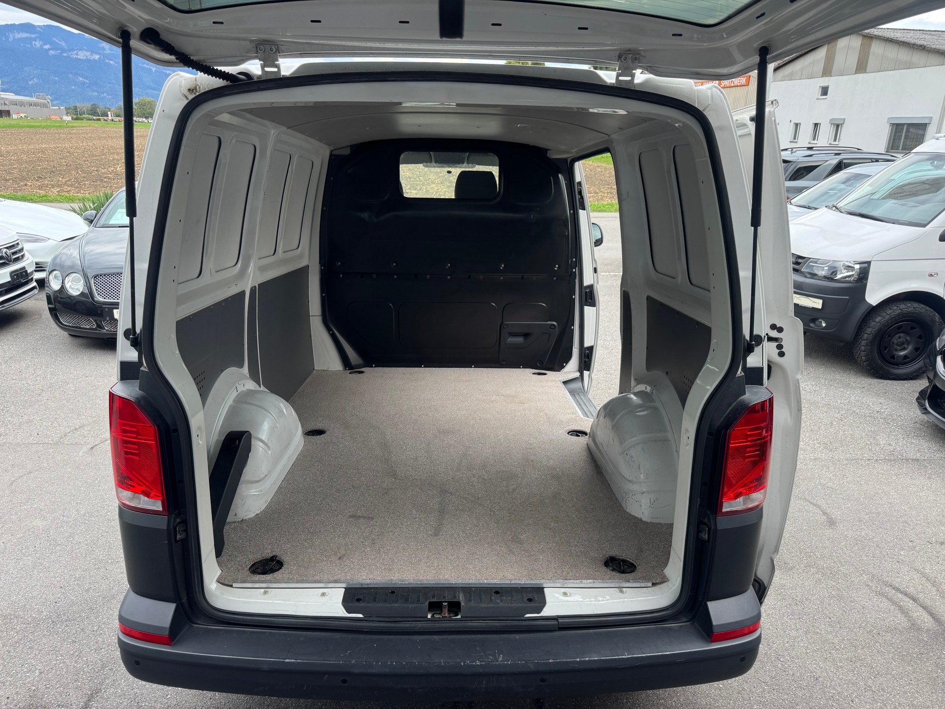 VW T6.1 2.0 TDI-image-16