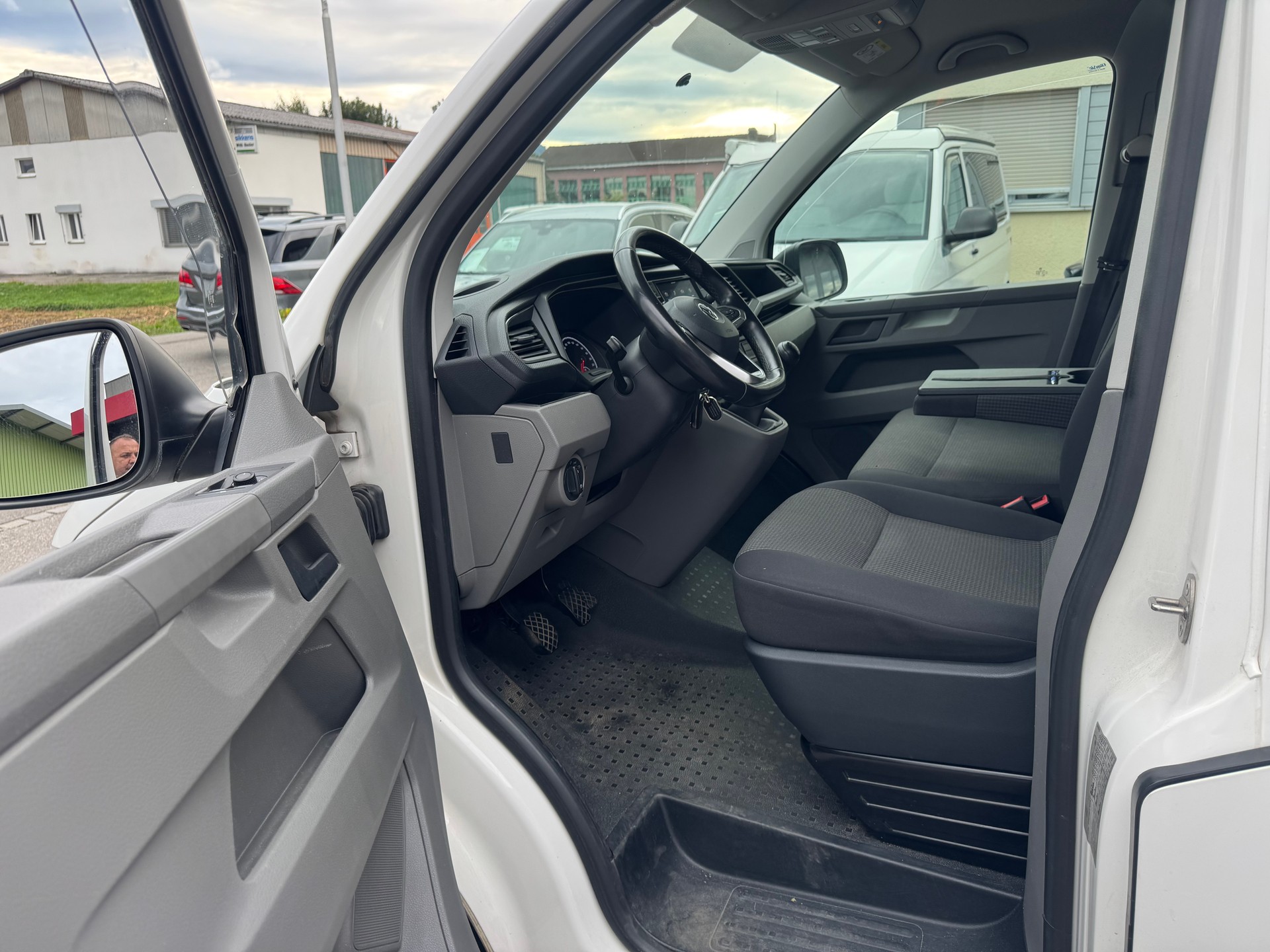 VW T6.1 2.0 TDI-image-18