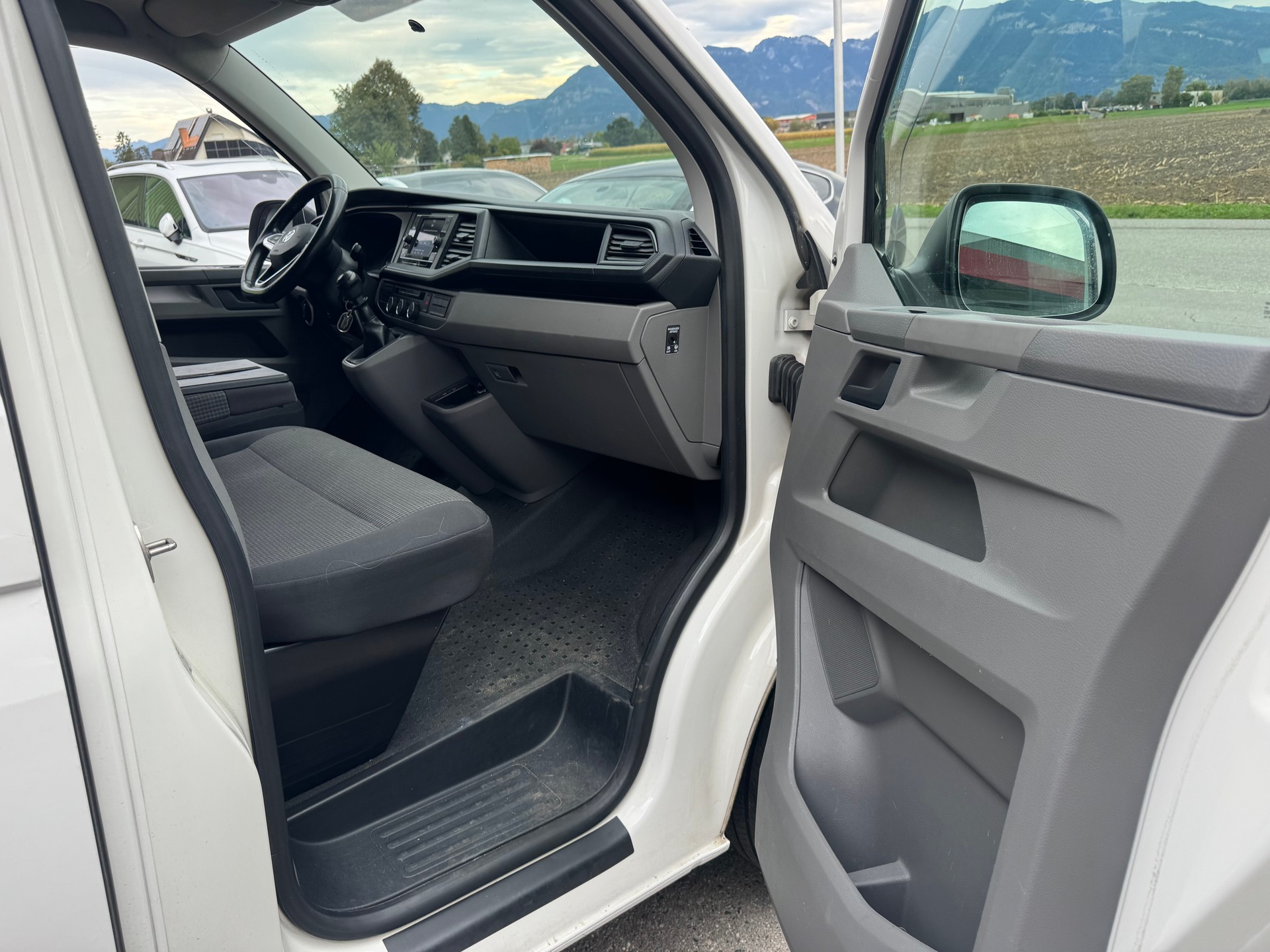 VW T6.1 2.0 TDI-image-12