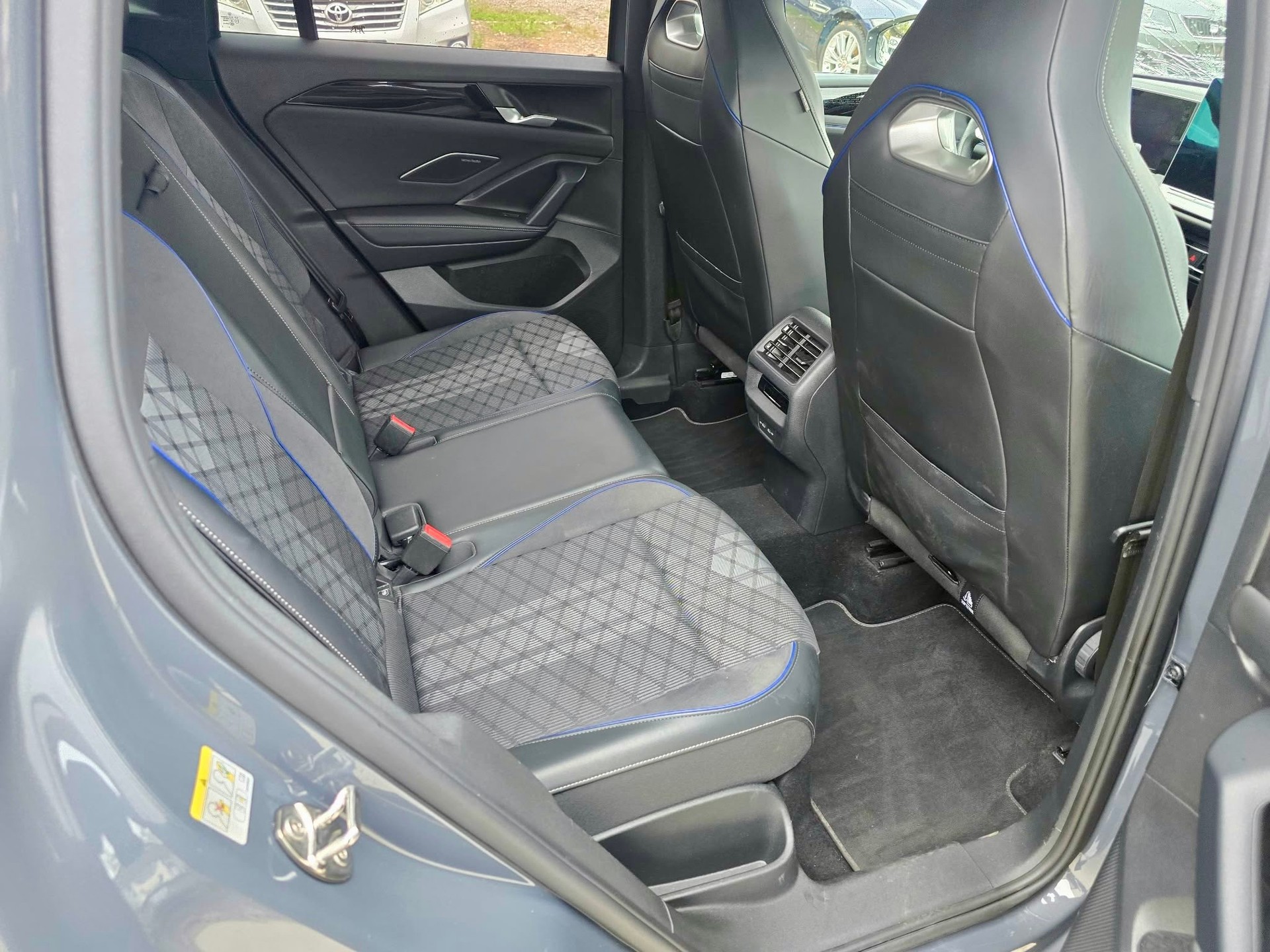 VW Tiguan 1.5 TSI evo2 mHEV R-Line DSG-image-14