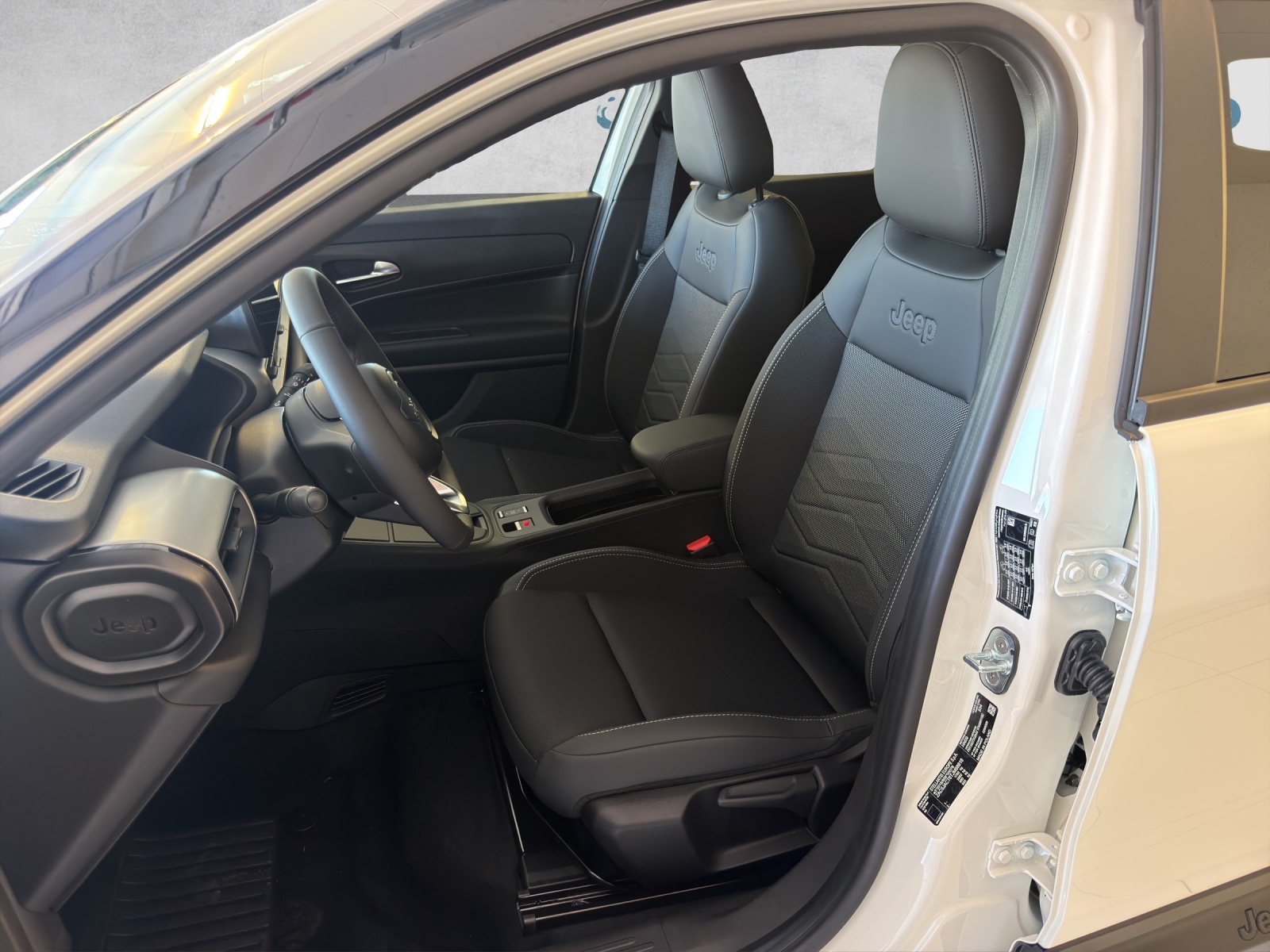 JEEP Avenger 1.2 MHEV Black Edition-image-7