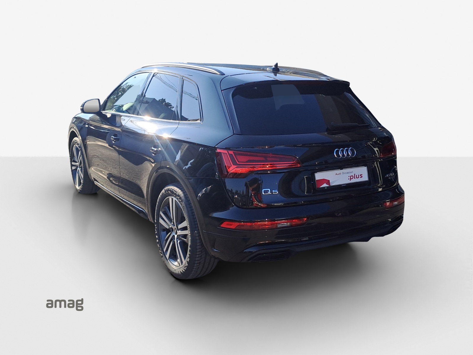 AUDI Q5 40 TDI Black Edition quattro S-tronic-image-2