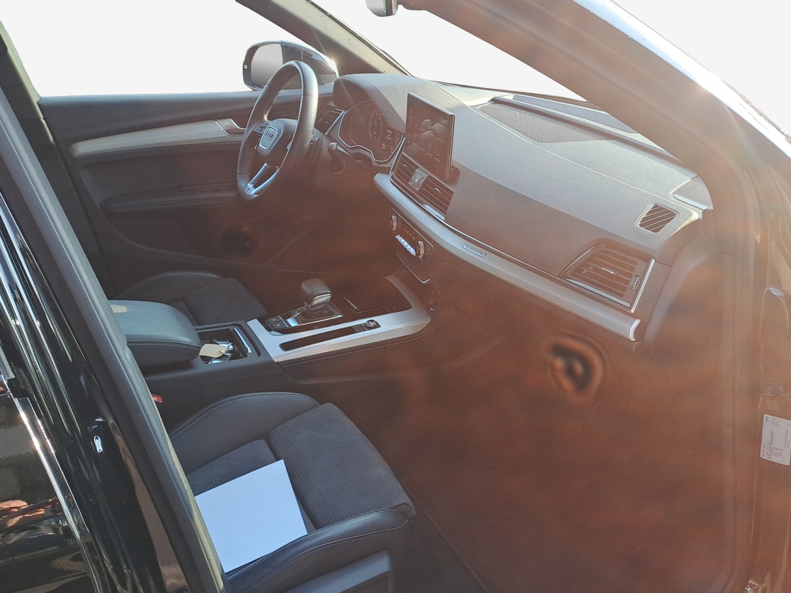AUDI Q5 40 TDI Black Edition quattro S-tronic-image-13