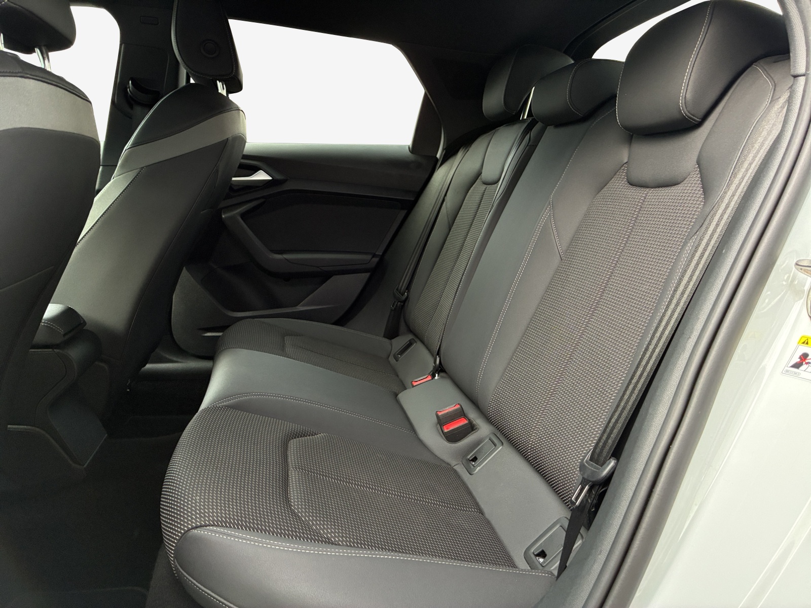 AUDI A1 Sportback 35 TFSI S Line S-tronic-image-11