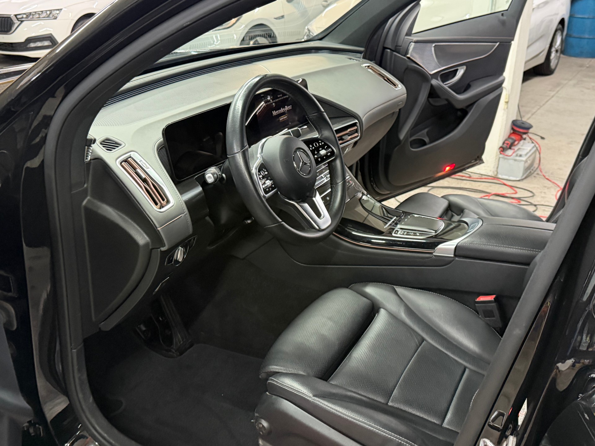 MERCEDES-BENZ EQC 400 4Matic-image-9
