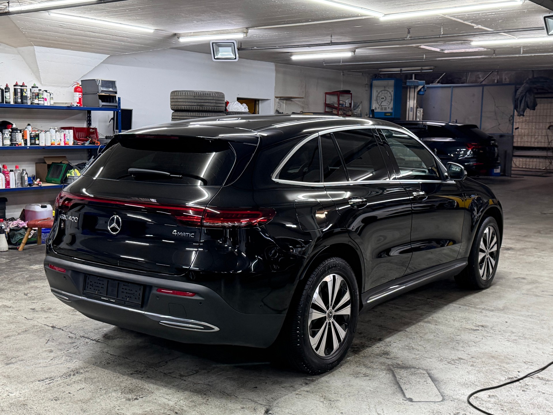 MERCEDES-BENZ EQC 400 4Matic-image-3