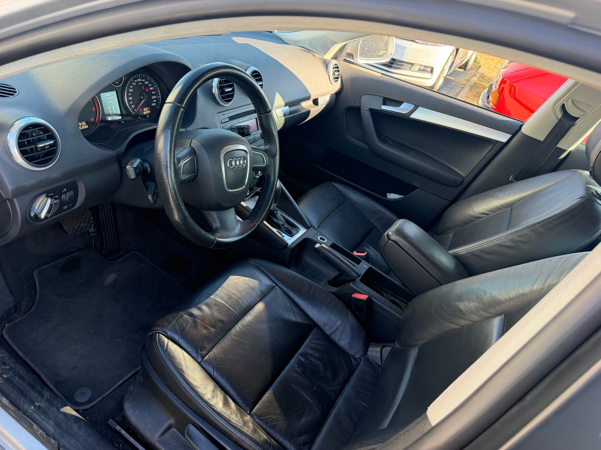 AUDI A3 Sportback 1.8 TFSI Ambiente S-tronic-image-6