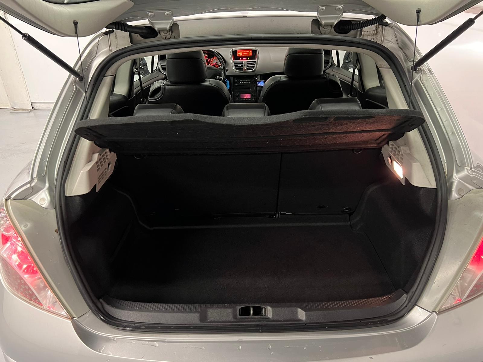 PEUGEOT 207 1.6 16V Turbo XSI-image-12