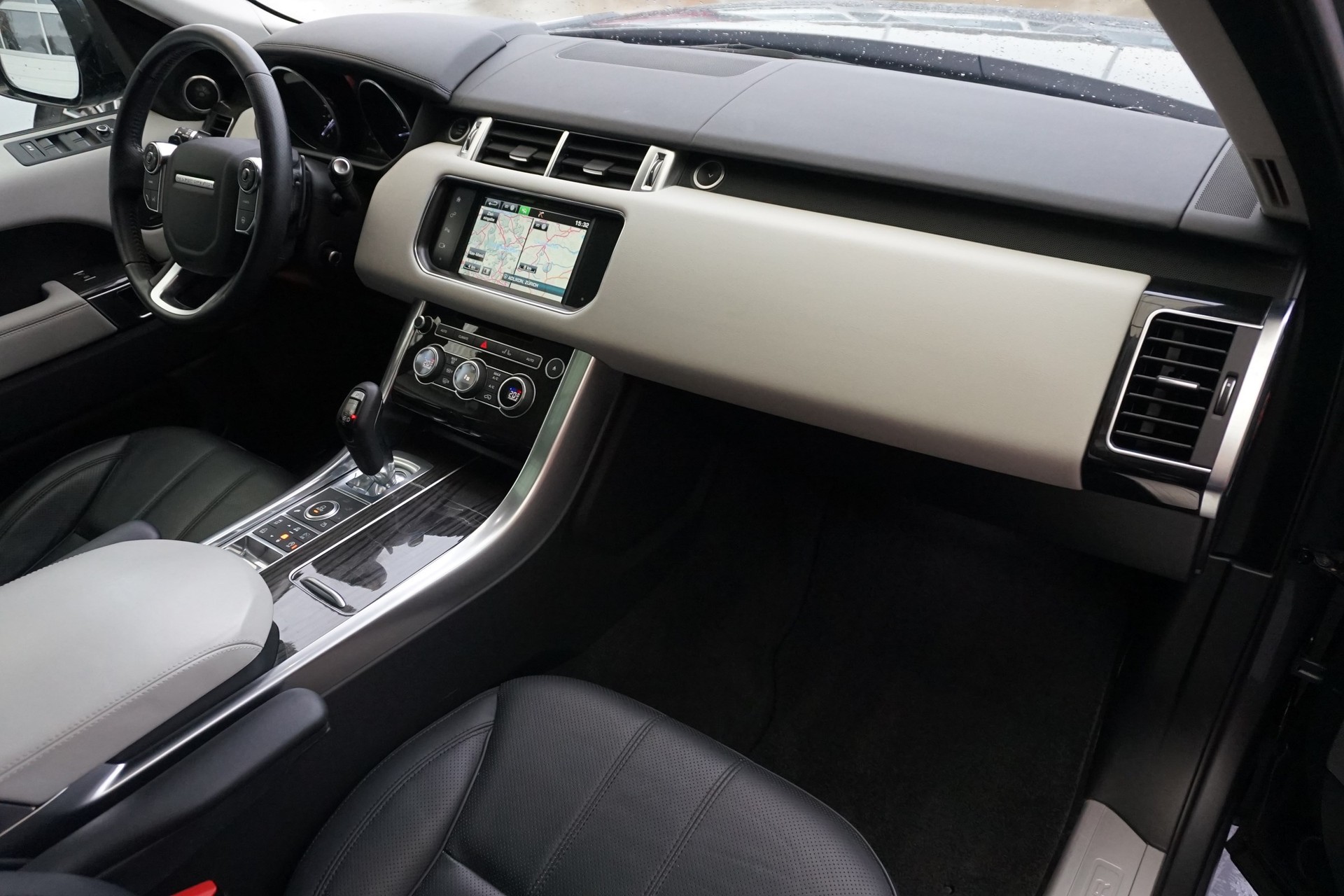 LAND ROVER RR Sport 3.0SDV6 HSE-image-15