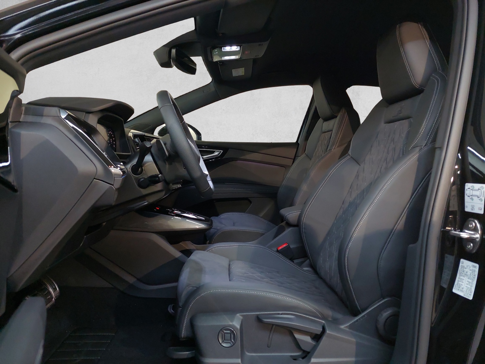 AUDI Q4 SB 50 e-tron quattro-image-5