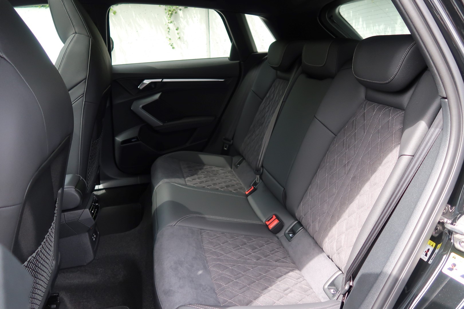 AUDI A3 Sportback 35 TFSI S line Attraction S-tronic-image-8