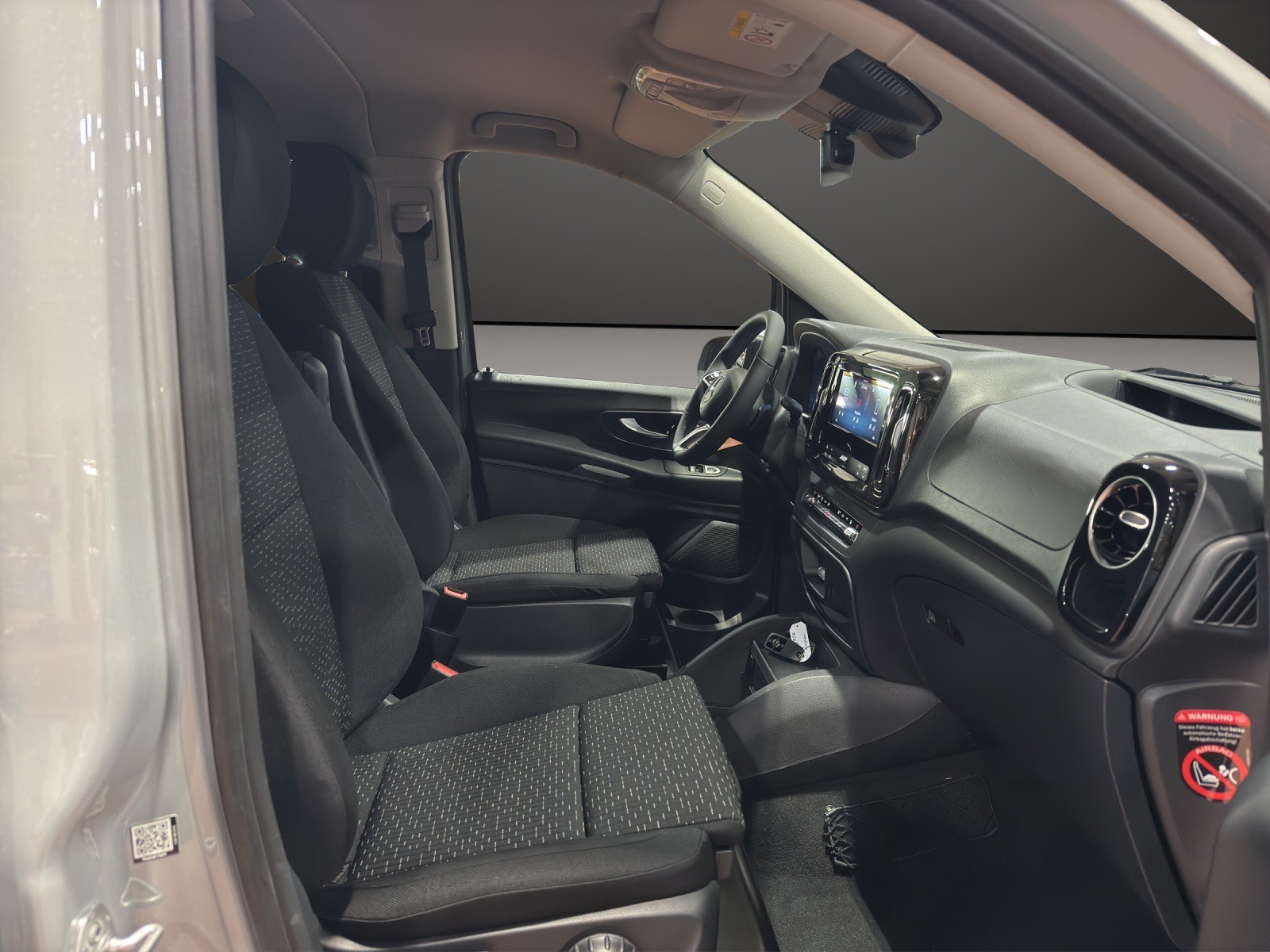 MERCEDES-BENZ eVito 126 Lang Tourer Pro-image-9
