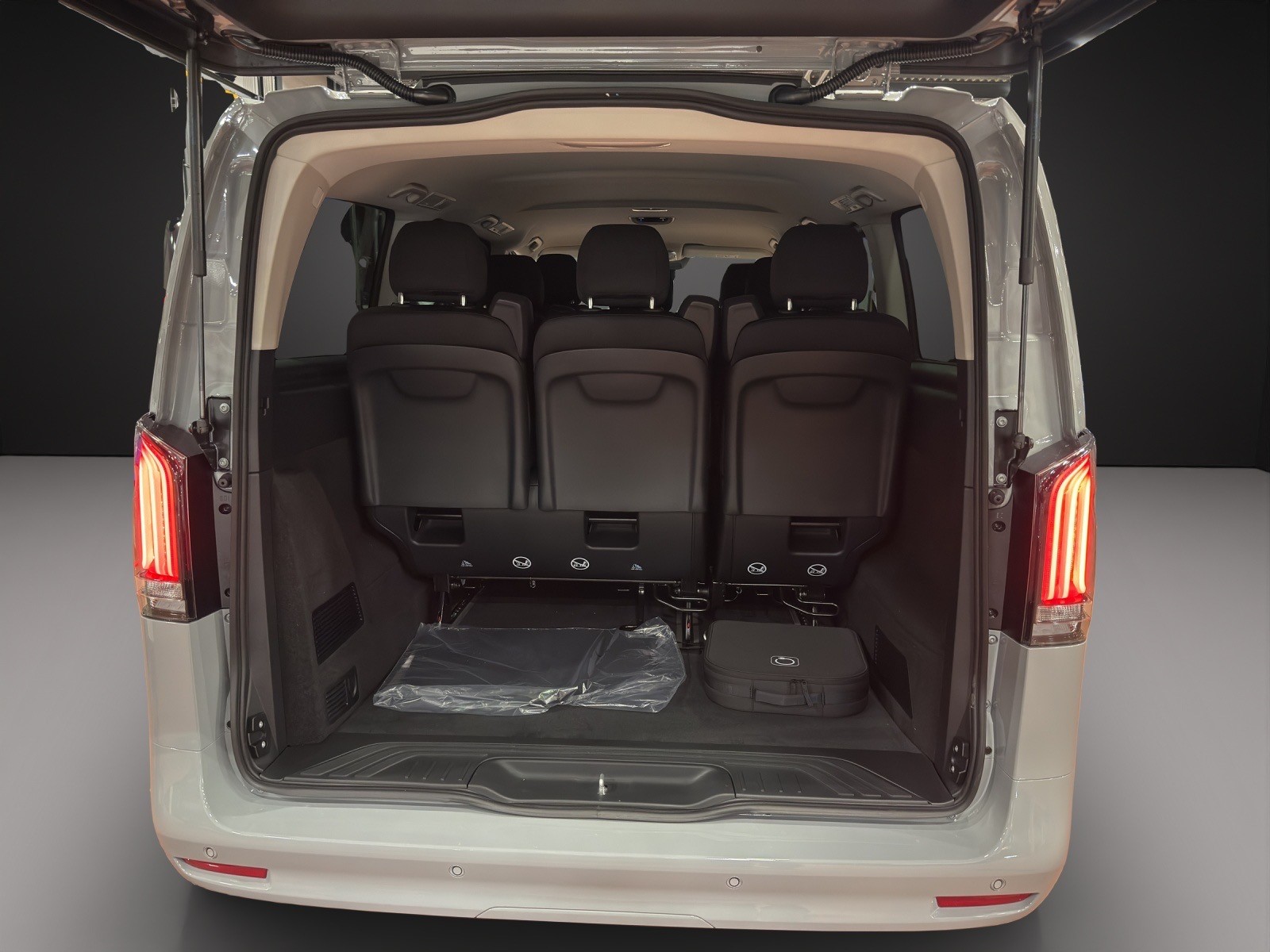 MERCEDES-BENZ eVito 126 Lang Tourer Pro-image-10