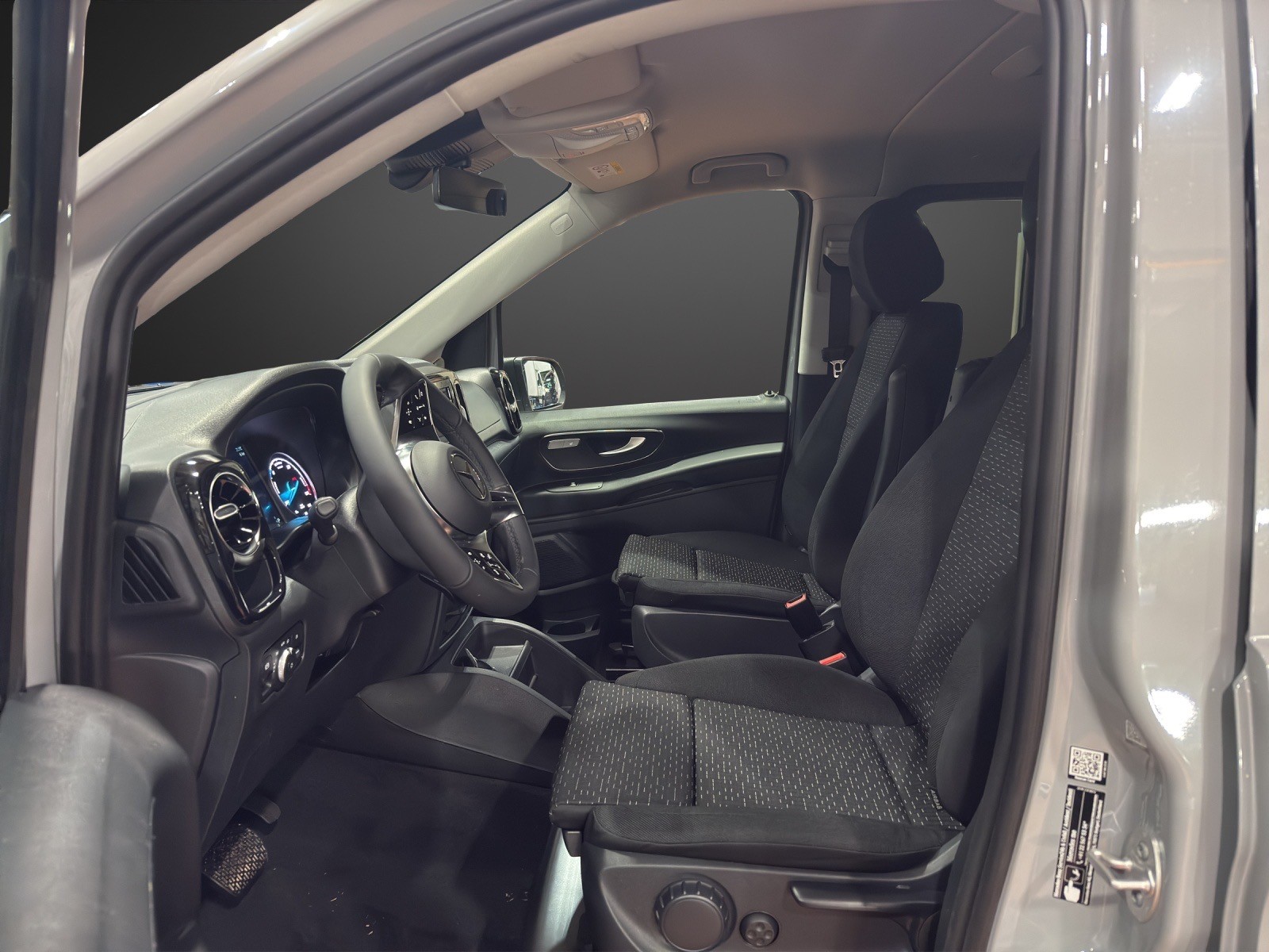 MERCEDES-BENZ eVito 126 Lang Tourer Pro-image-6