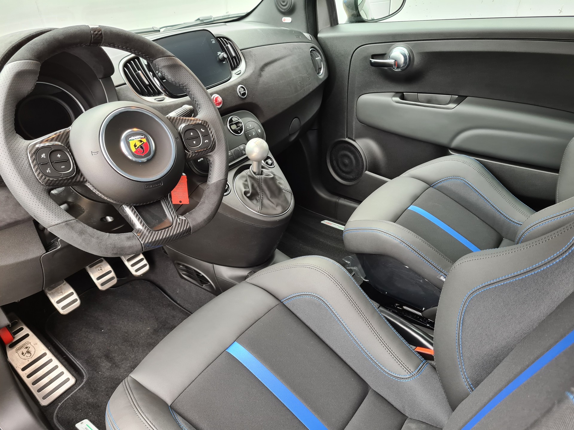 FIAT 695 1.4 16V Turbo Abarth 131 Rally Tributo-image-9