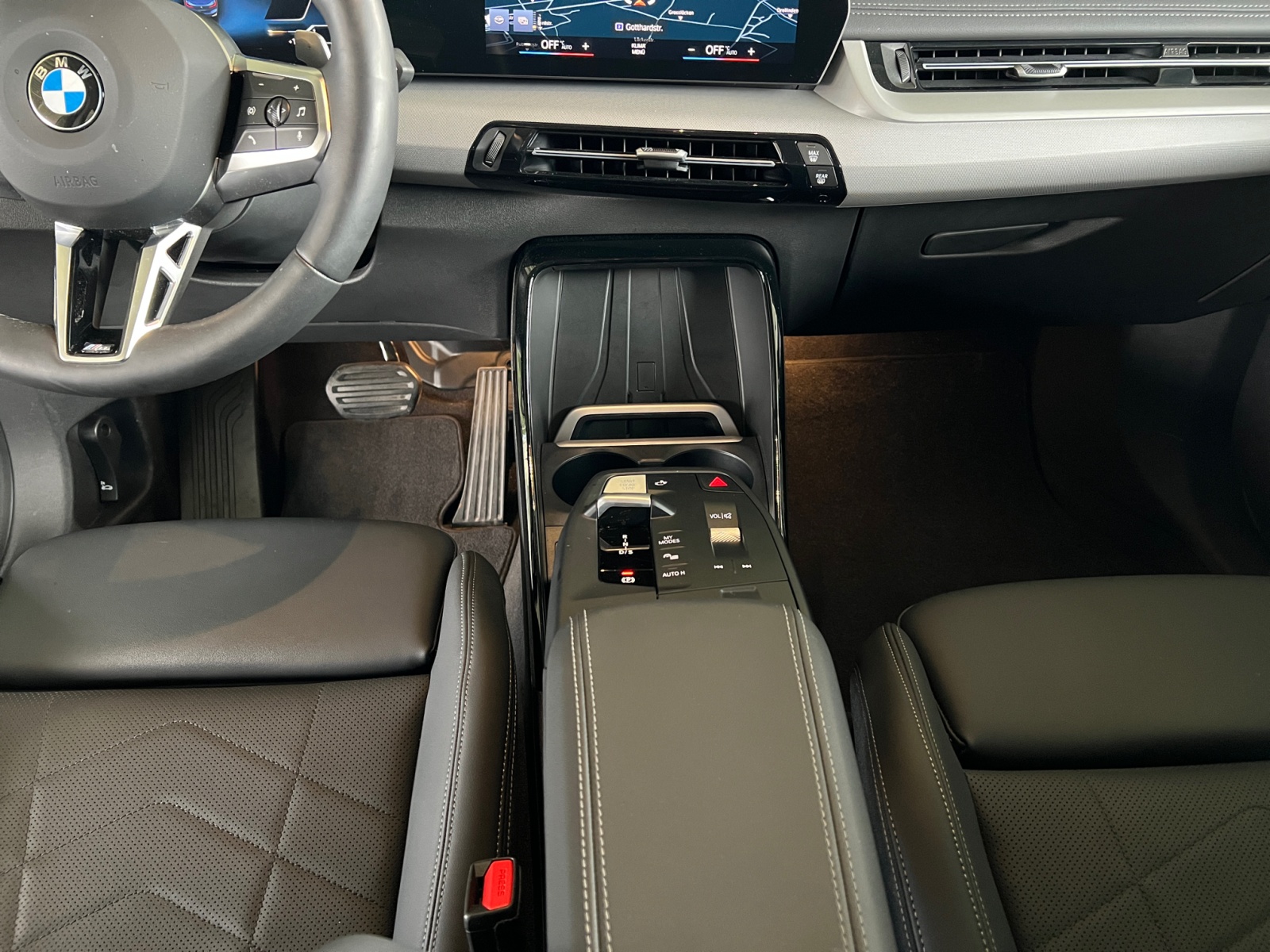 BMW 218i Active Tourer-image-10