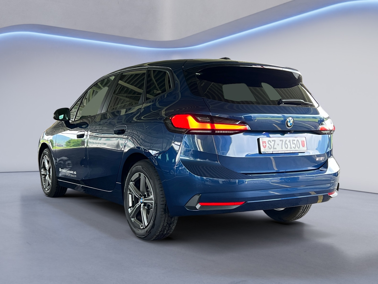 BMW 218i Active Tourer-image-2