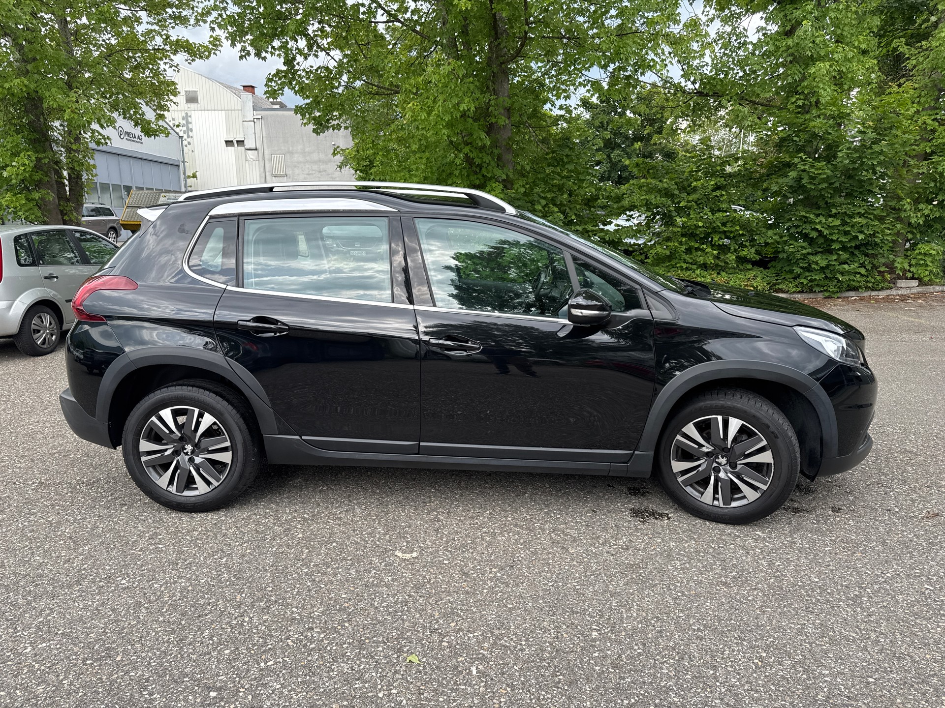 PEUGEOT 2008 1.5 BlueHDi Allure * Teil-Leder * Gr. Navi * Klima-auto * Tempomat * PDC H * Frisch Ab MFK-image-9