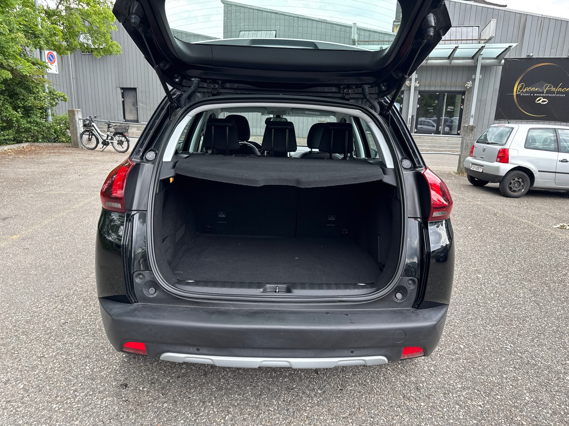 PEUGEOT 2008 1.5 BlueHDi Allure * Teil-Leder * Gr. Navi * Klima-auto * Tempomat * PDC H * Frisch Ab MFK-image-12