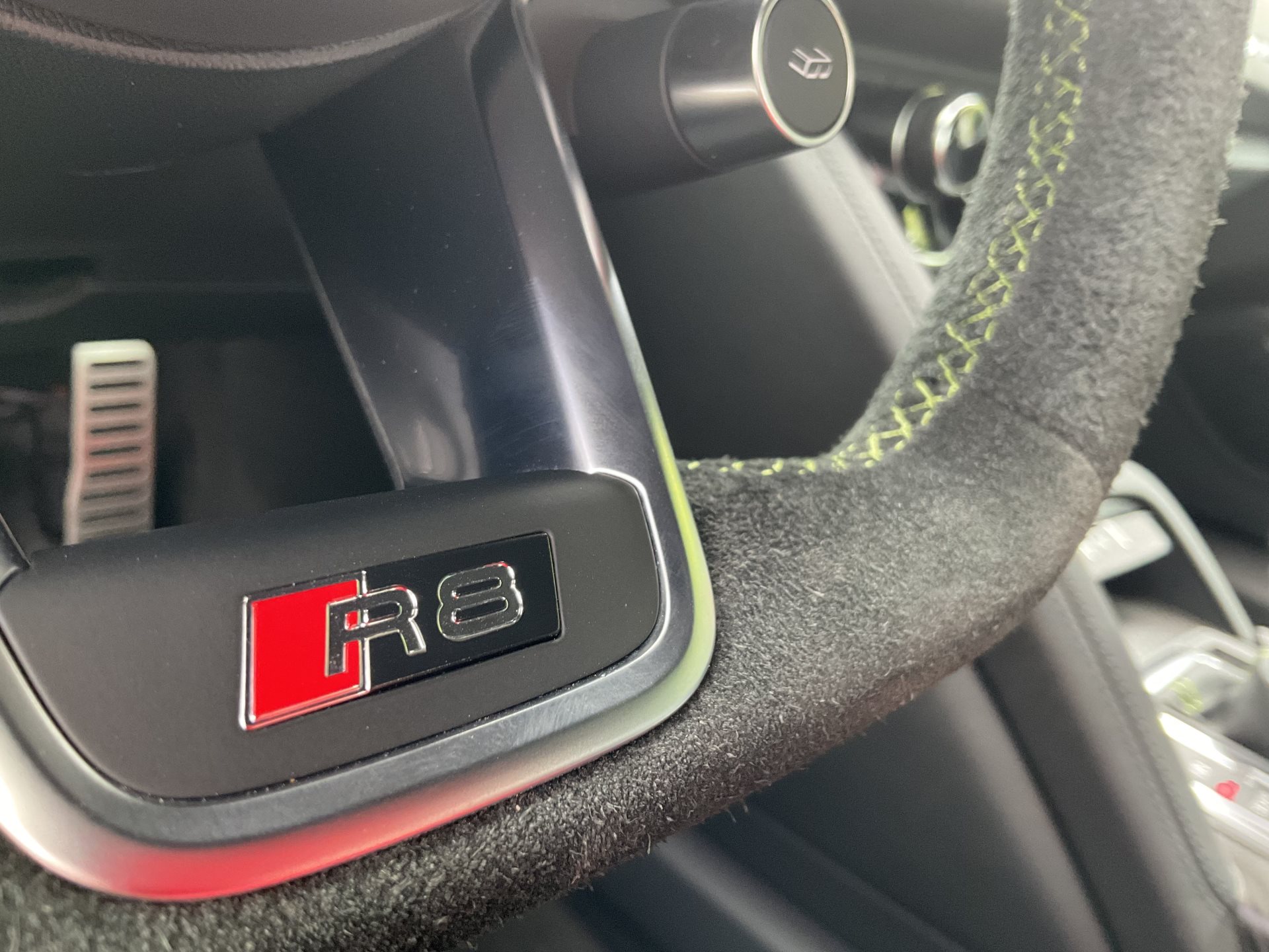 AUDI R8 COUPE 5.2 FSI QUATTRO PERFORMANCE *** OPTIK PAKET SCHWARZ & CARBON PAKET ***-image-17
