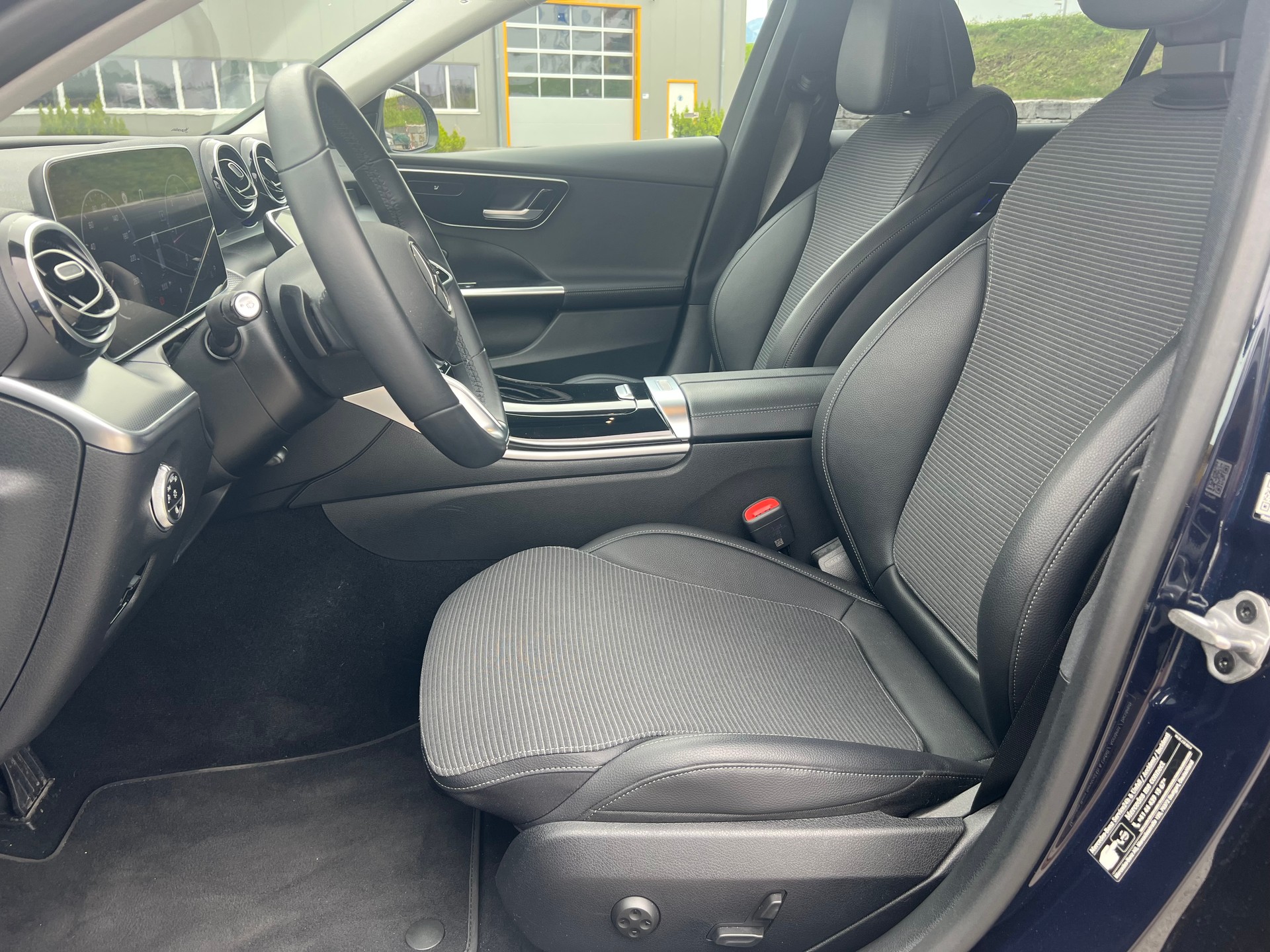 MERCEDES-BENZ C 220 d T 4Matic Avantgarde-image-11