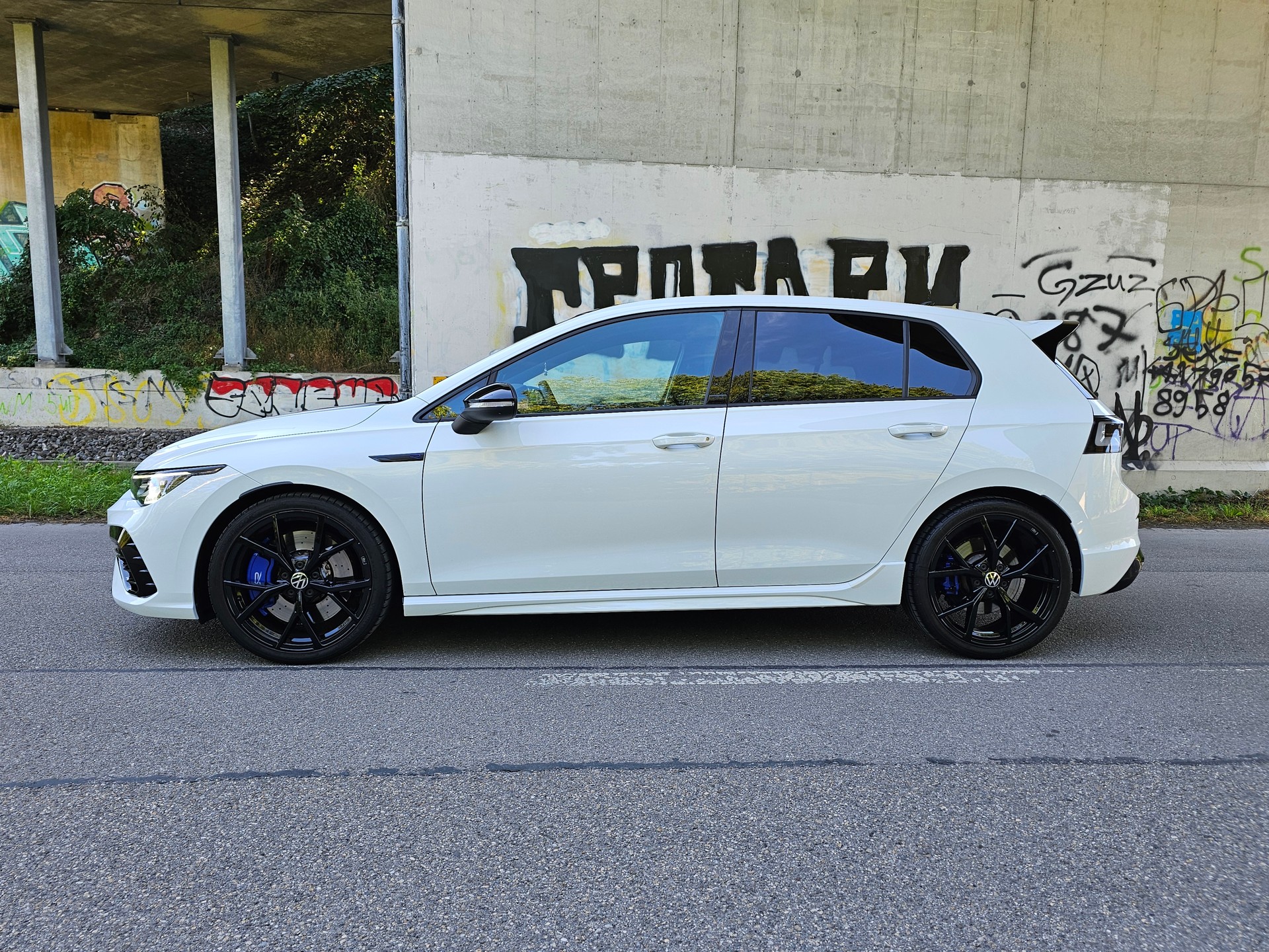 VW Golf 2.0 TSI R DSG 4Motion R 20 Years / Akrapovic-image-2