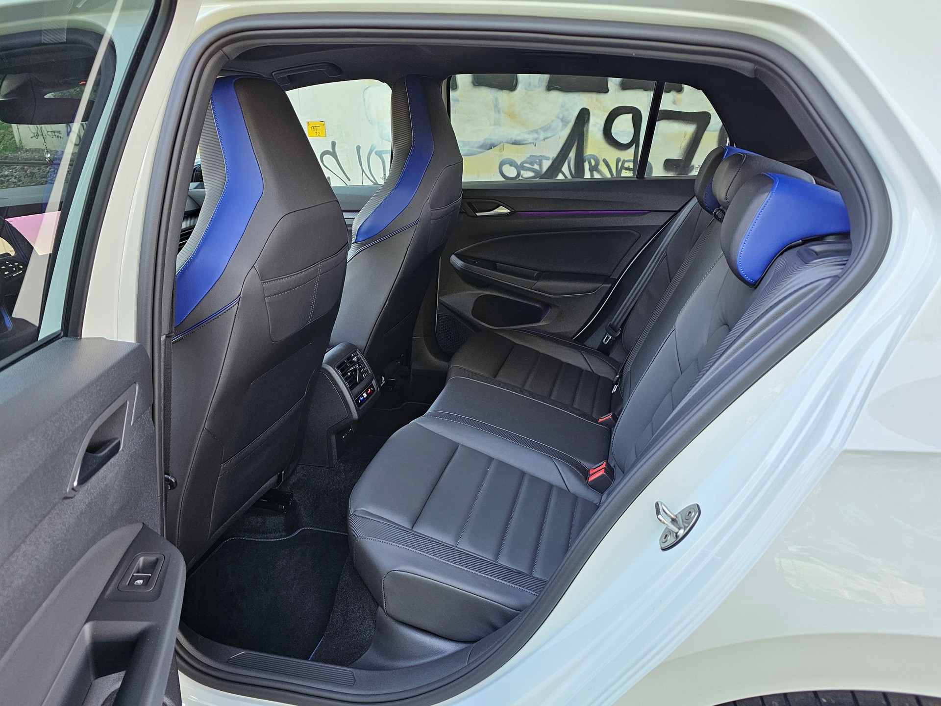 VW Golf 2.0 TSI R DSG 4Motion R 20 Years / Akrapovic-image-9