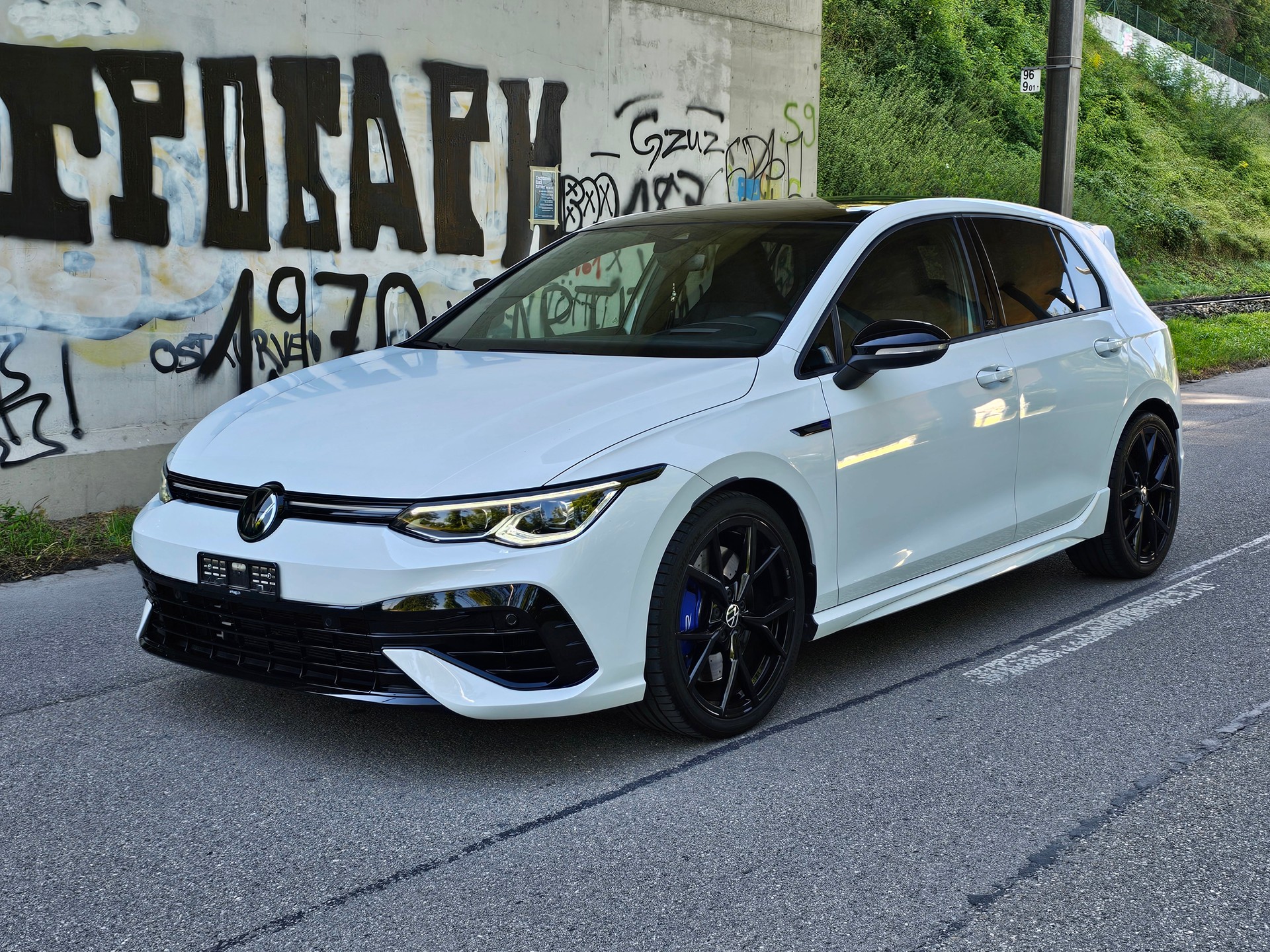 VW Golf 2.0 TSI R DSG 4Motion R 20 Years / Akrapovic