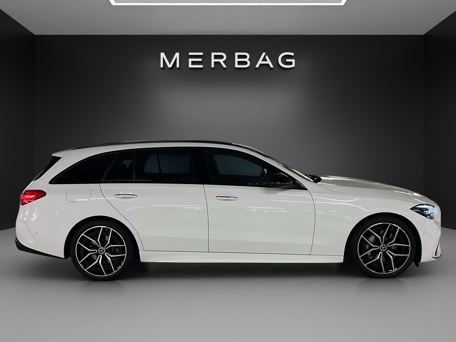 MERCEDES-BENZ C 300 4MATIC T-Modell-image-4