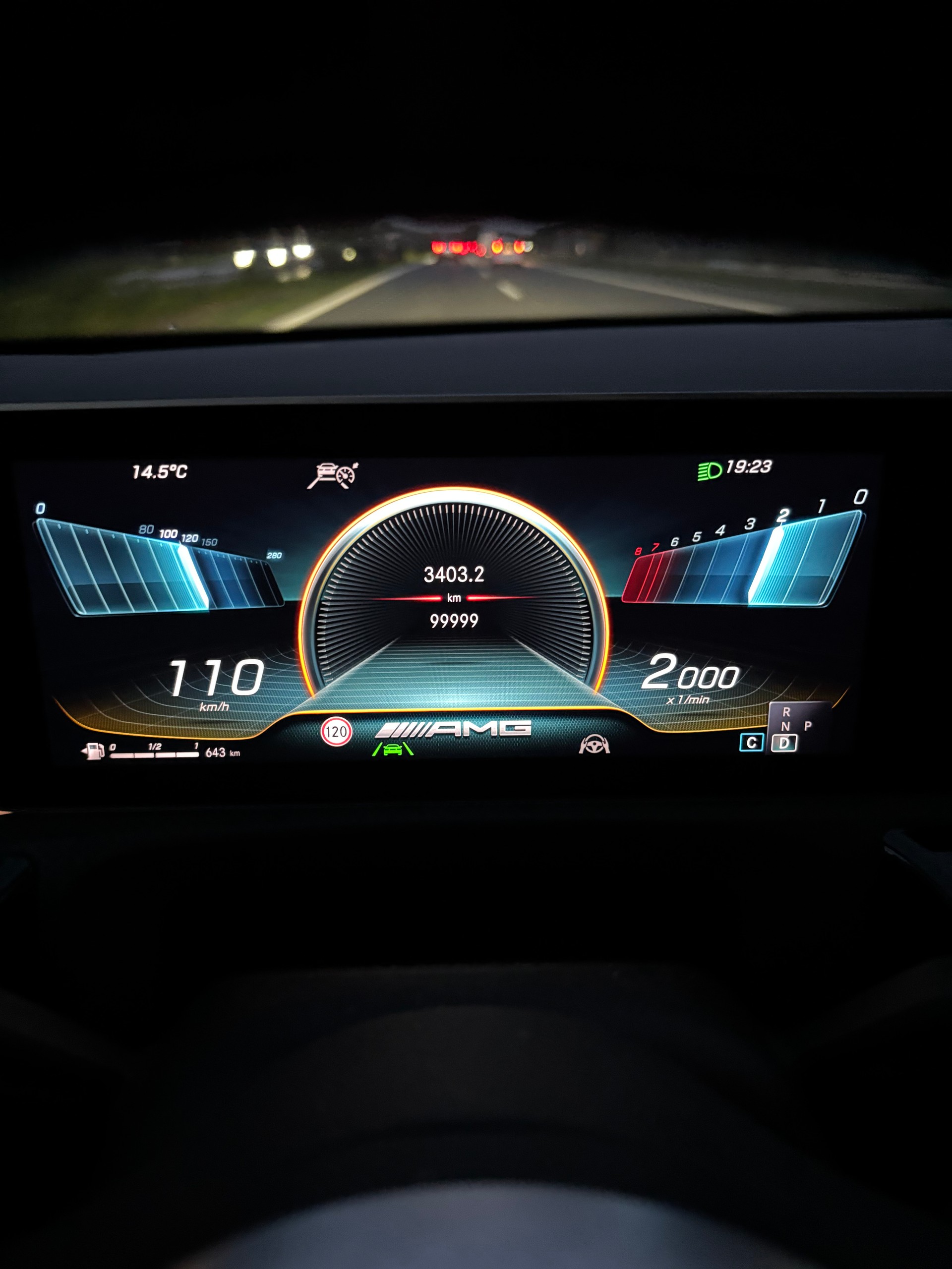 MERCEDES-BENZ A 35 AMG 4Matic Edition 1 Speedshift-image-4