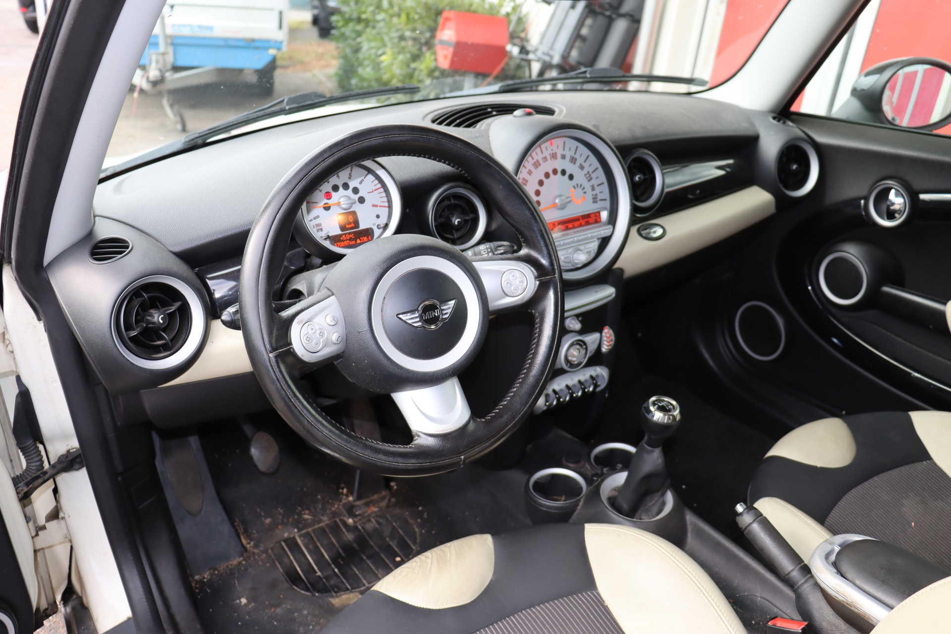 MINI Clubman Cooper-image-10