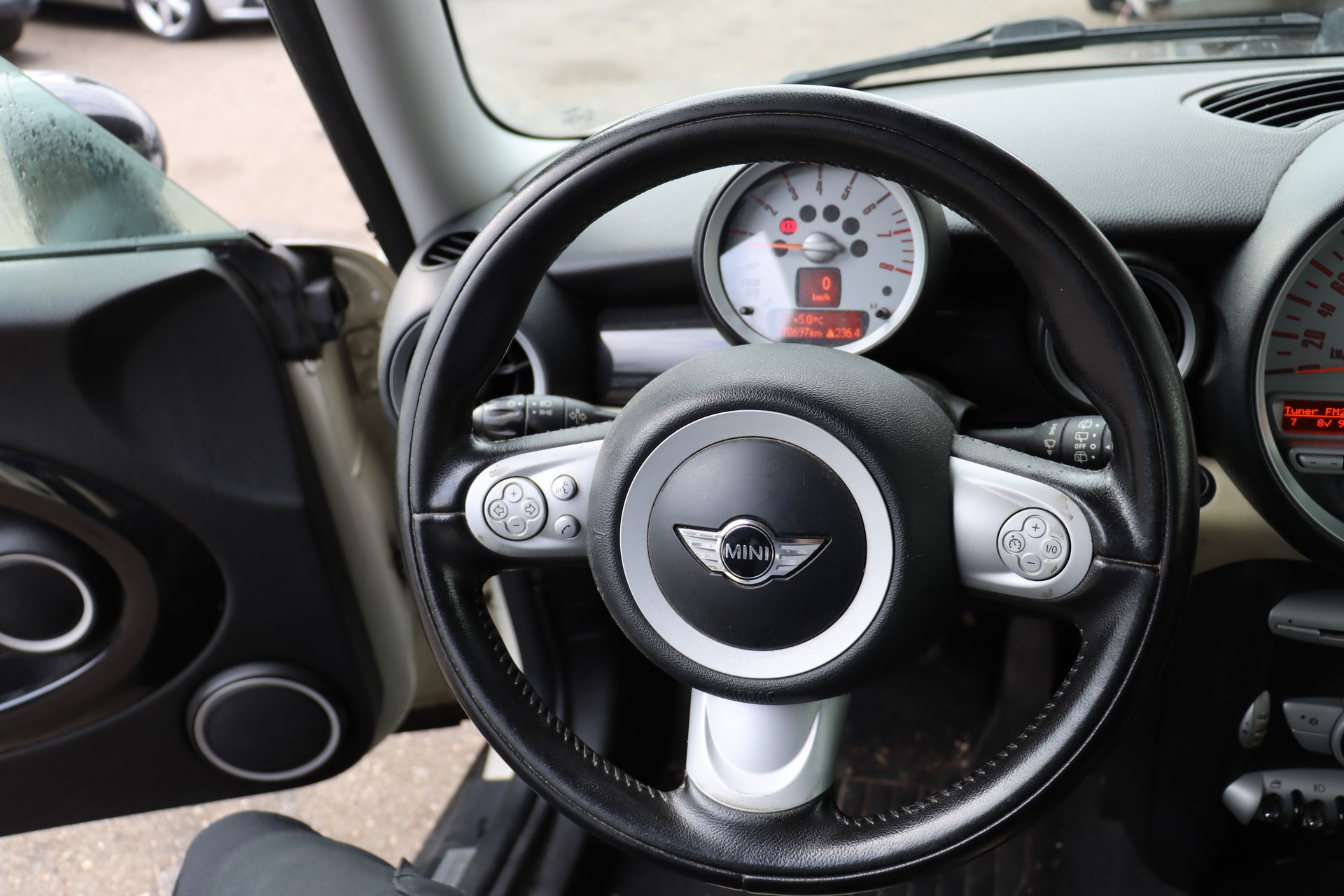 MINI Clubman Cooper-image-12
