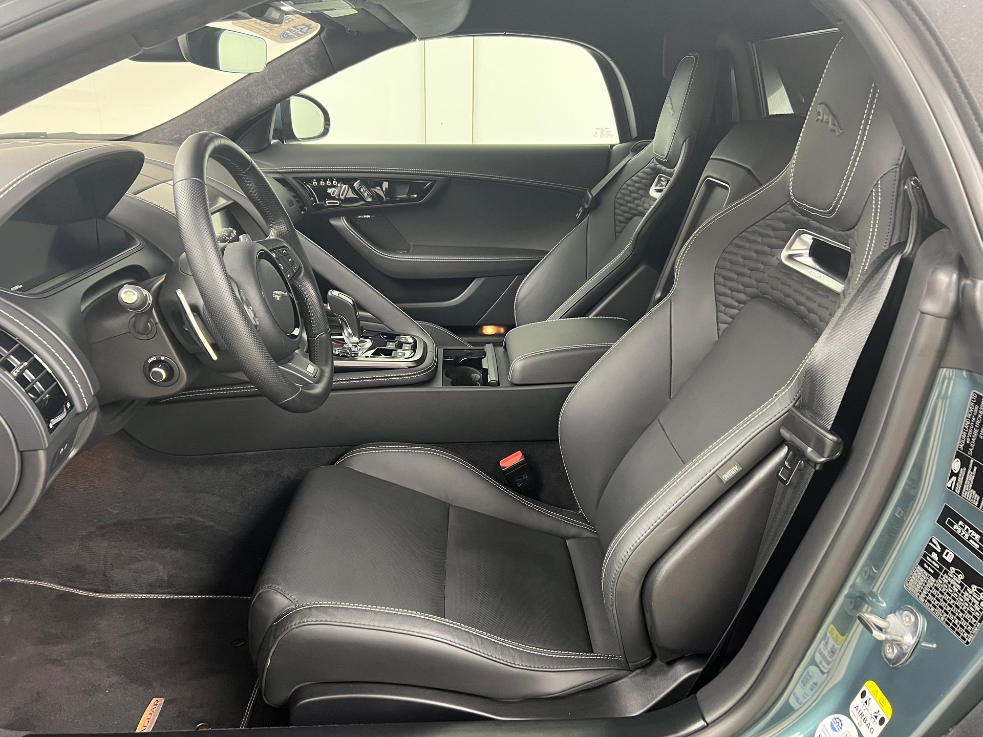 JAGUAR F-Type Convertible 5.0 V8 R AWD-image-5