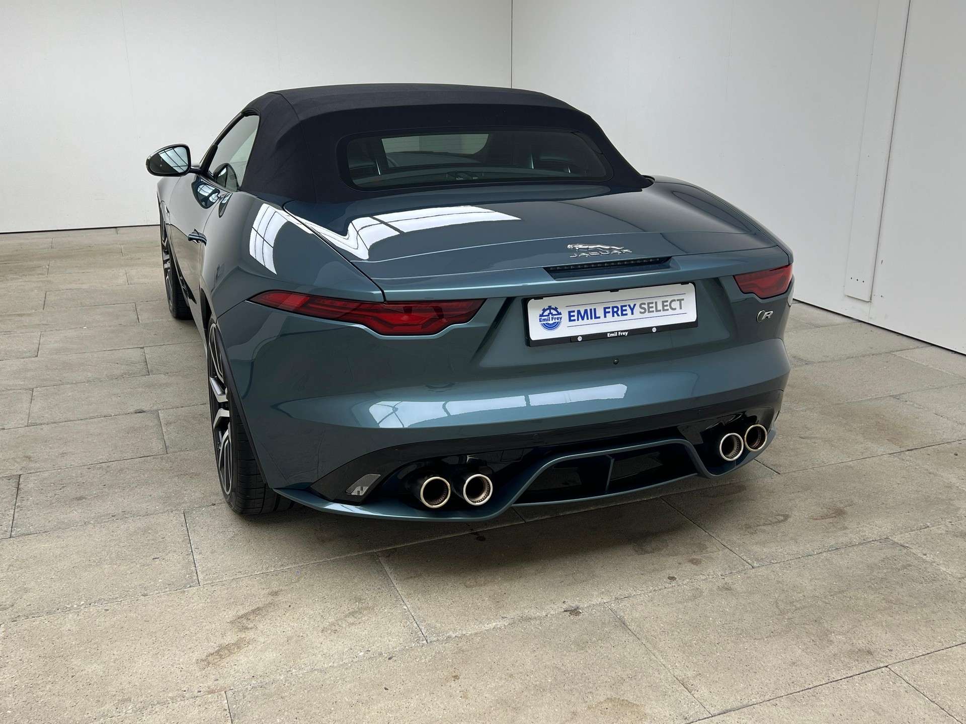 JAGUAR F-Type Convertible 5.0 V8 R AWD-image-4