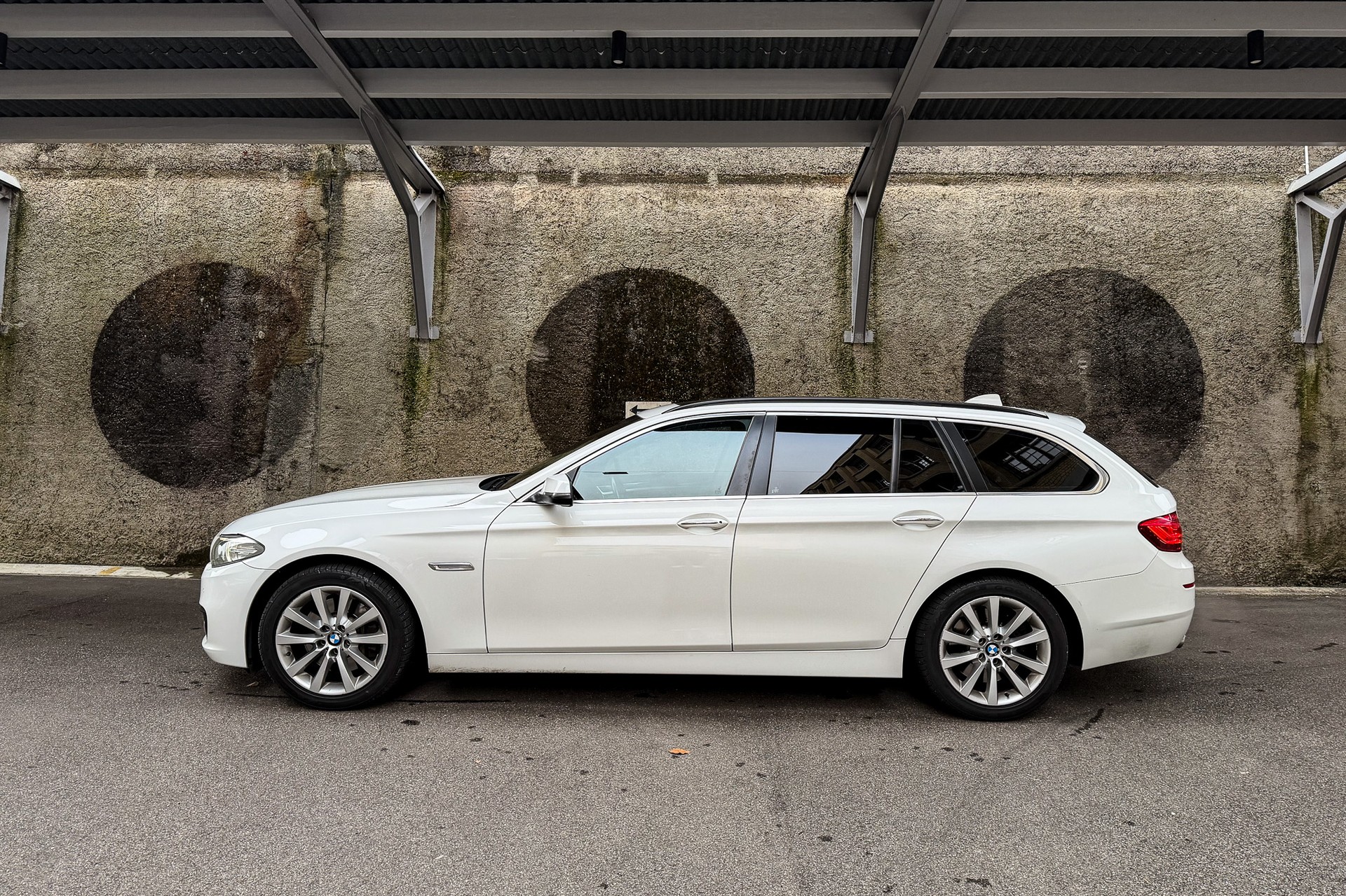 BMW 530d xDrive Steptronic-showroom-element-1