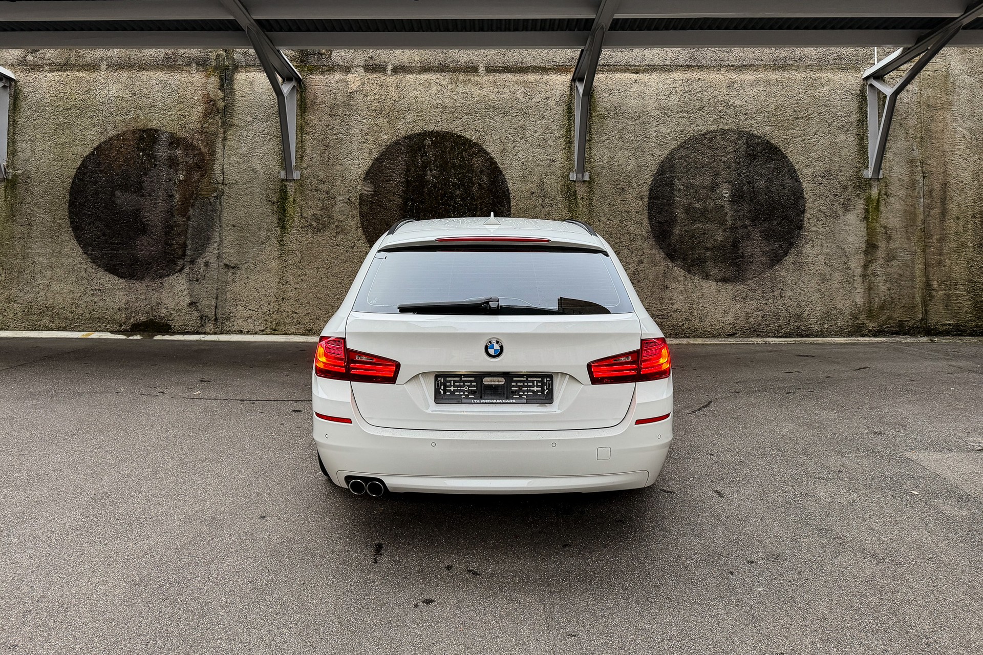 BMW 530d xDrive Steptronic-showroom-element-3