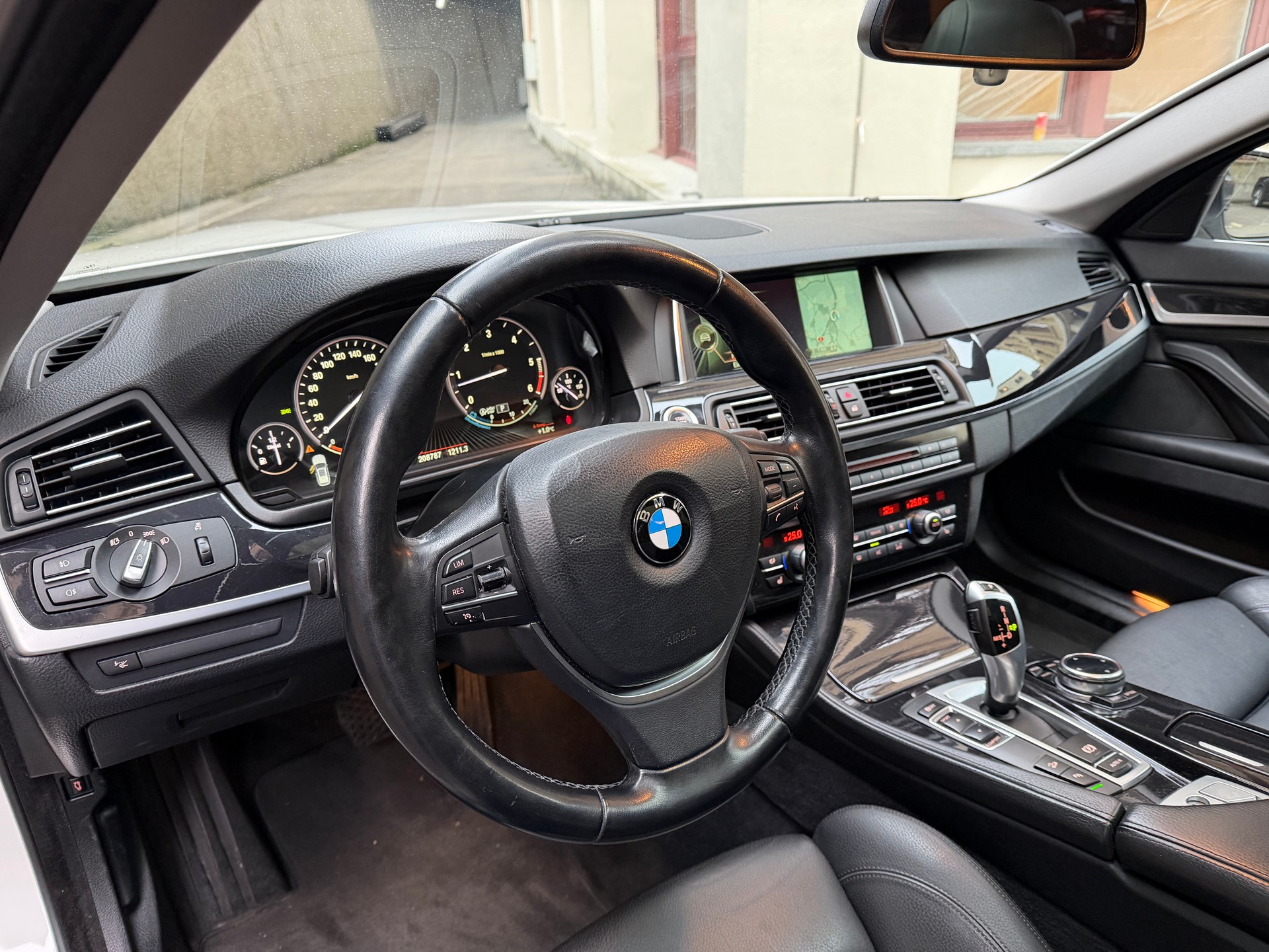 BMW 530d xDrive Steptronic-image-8