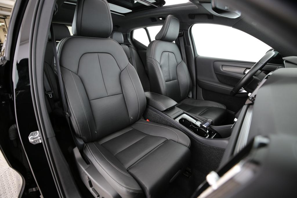 VOLVO XC40 P8 Twin R-Design AWD-image-10
