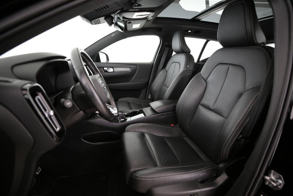 VOLVO XC40 P8 Twin R-Design AWD-image-3