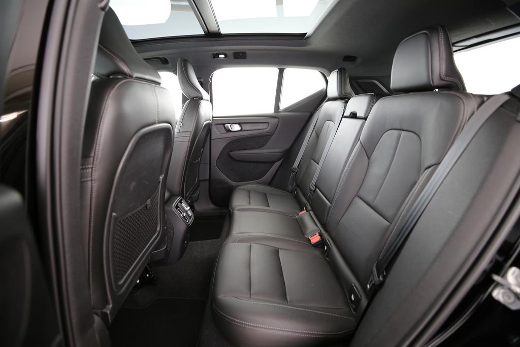 VOLVO XC40 P8 Twin R-Design AWD-image-11