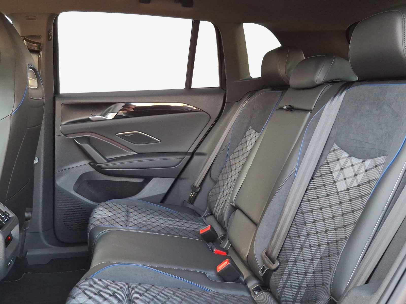 VW Tiguan 2.0 TSI DSG R-Line 4Motion-image-11